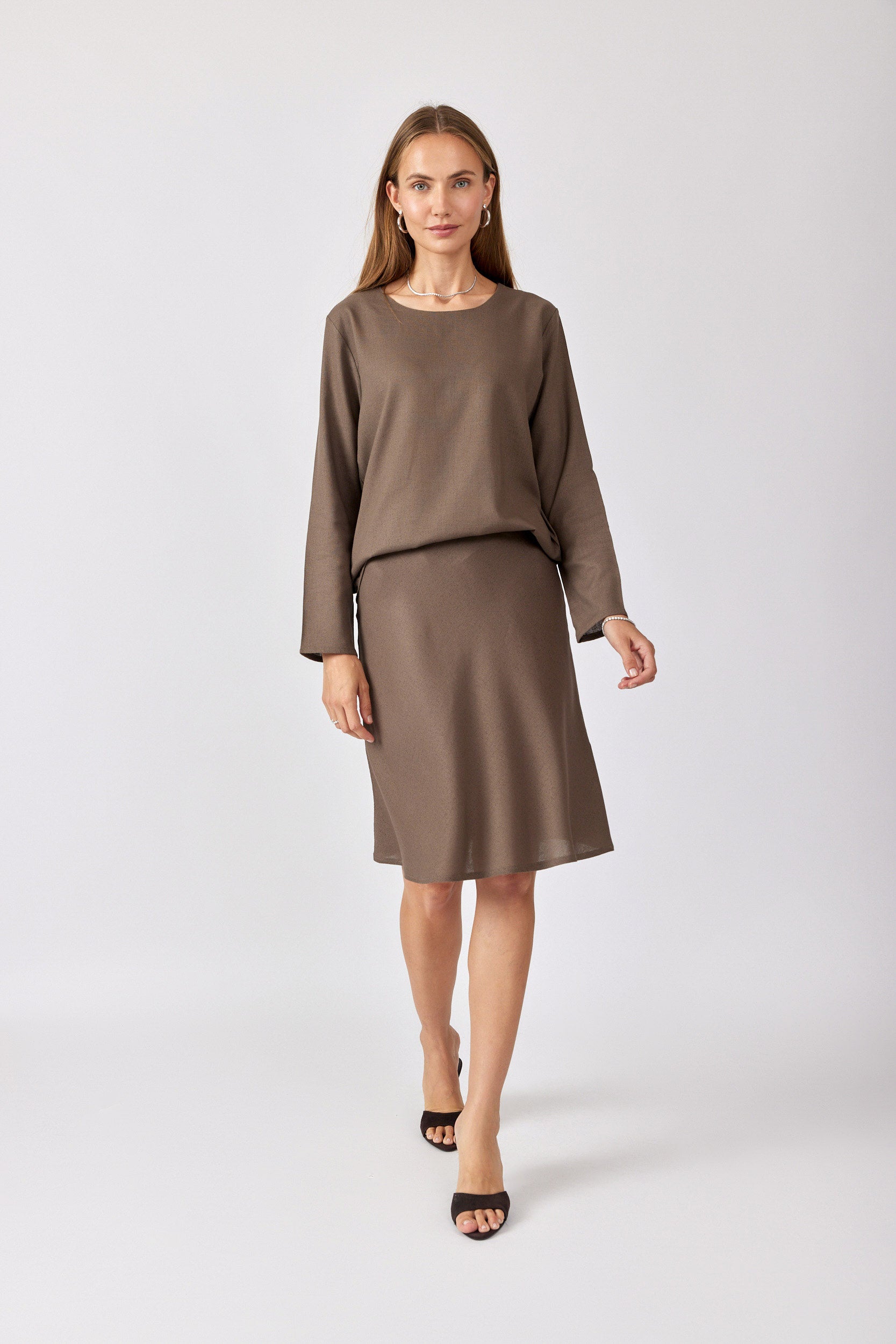 חצאית פשתן קצרה