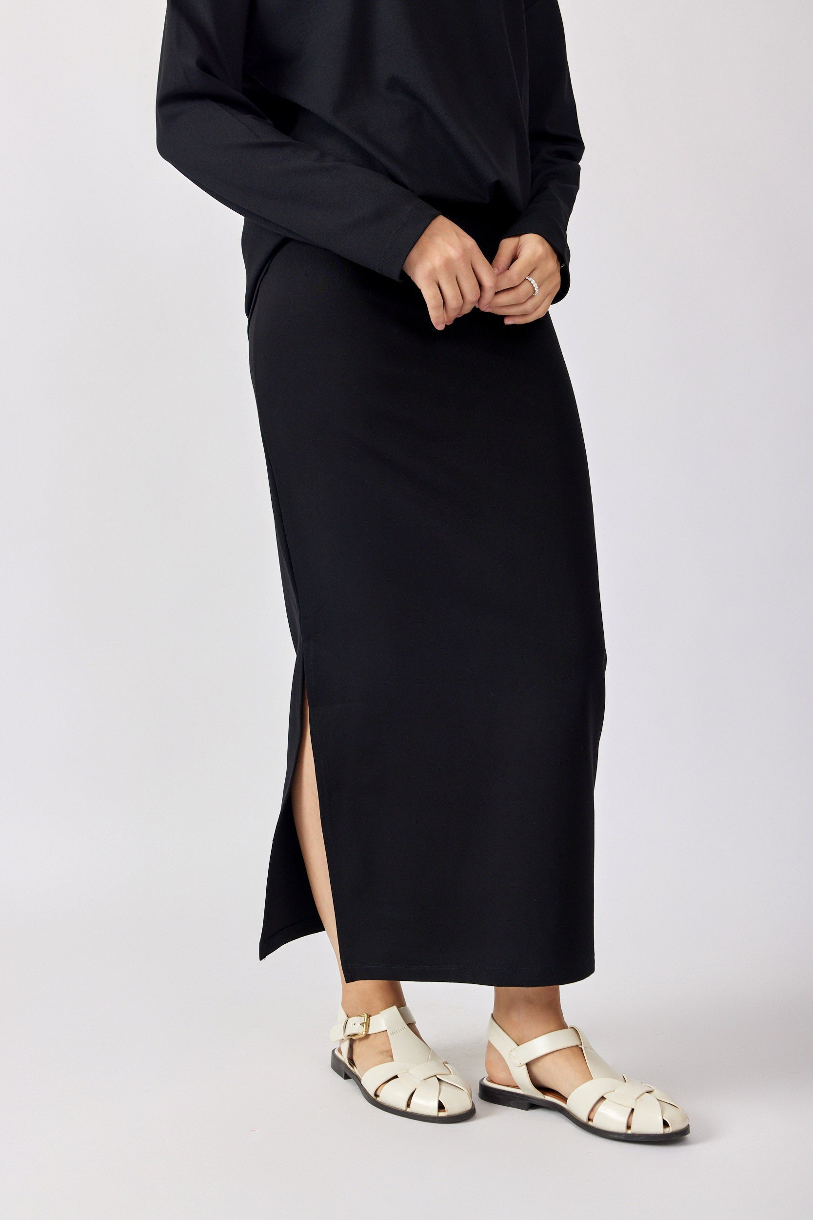 חצאית ג'רסי 3/4+ שסע