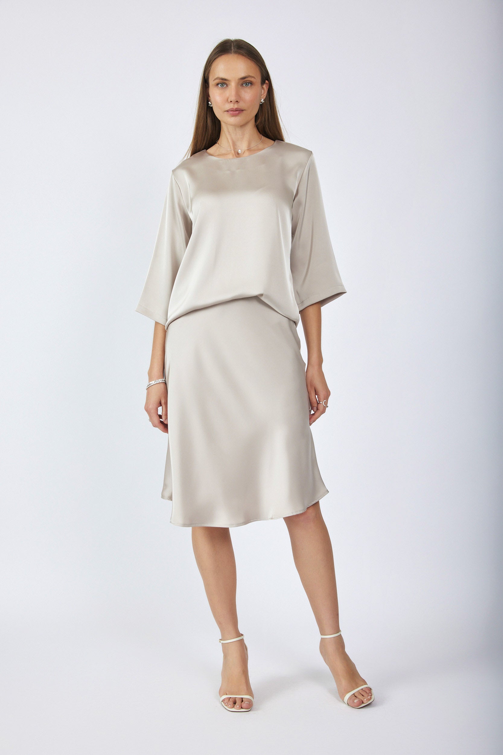 חולצת סאטן ניקי שרוול 3/4