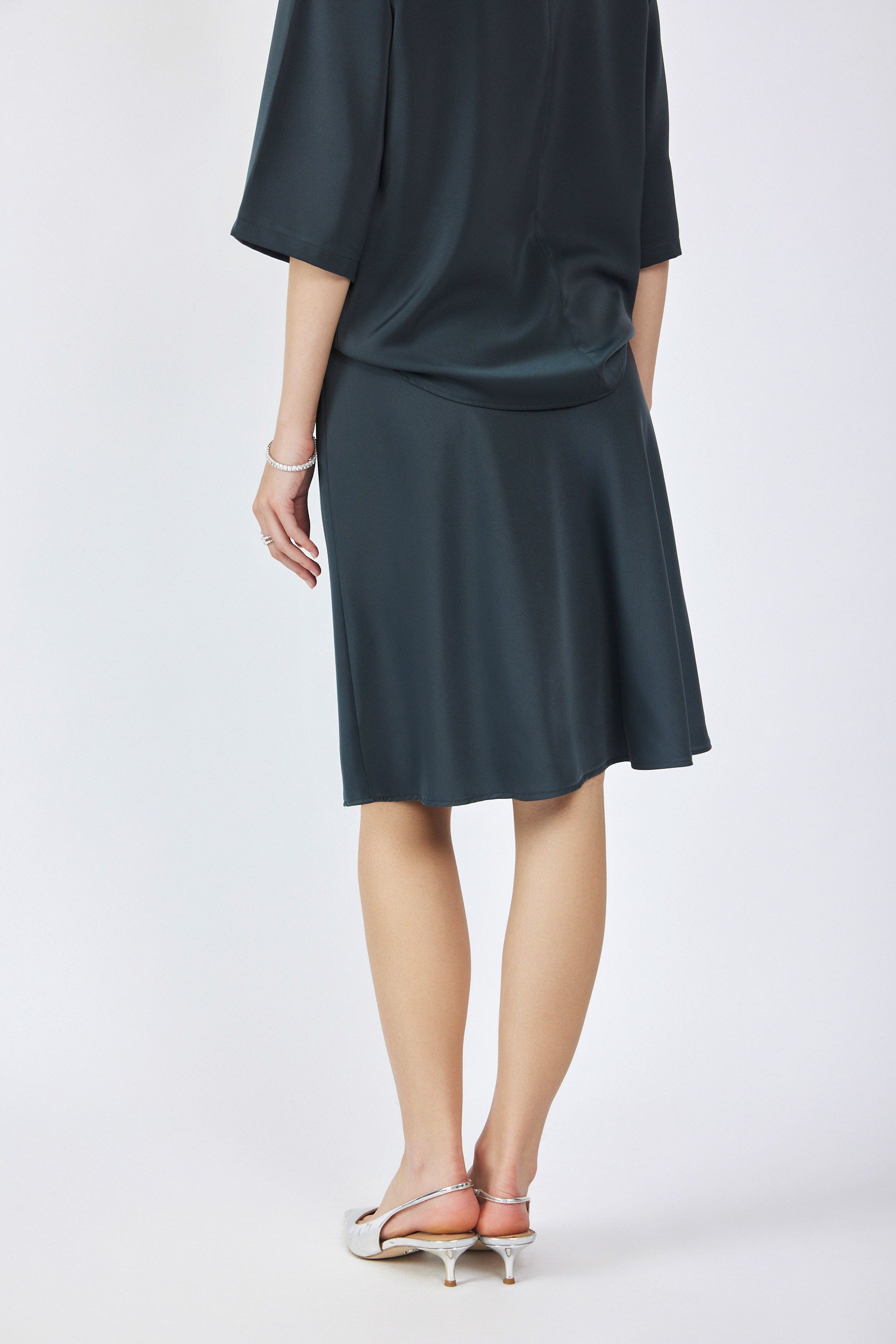 חצאית סאטן קצרה Dark Shades