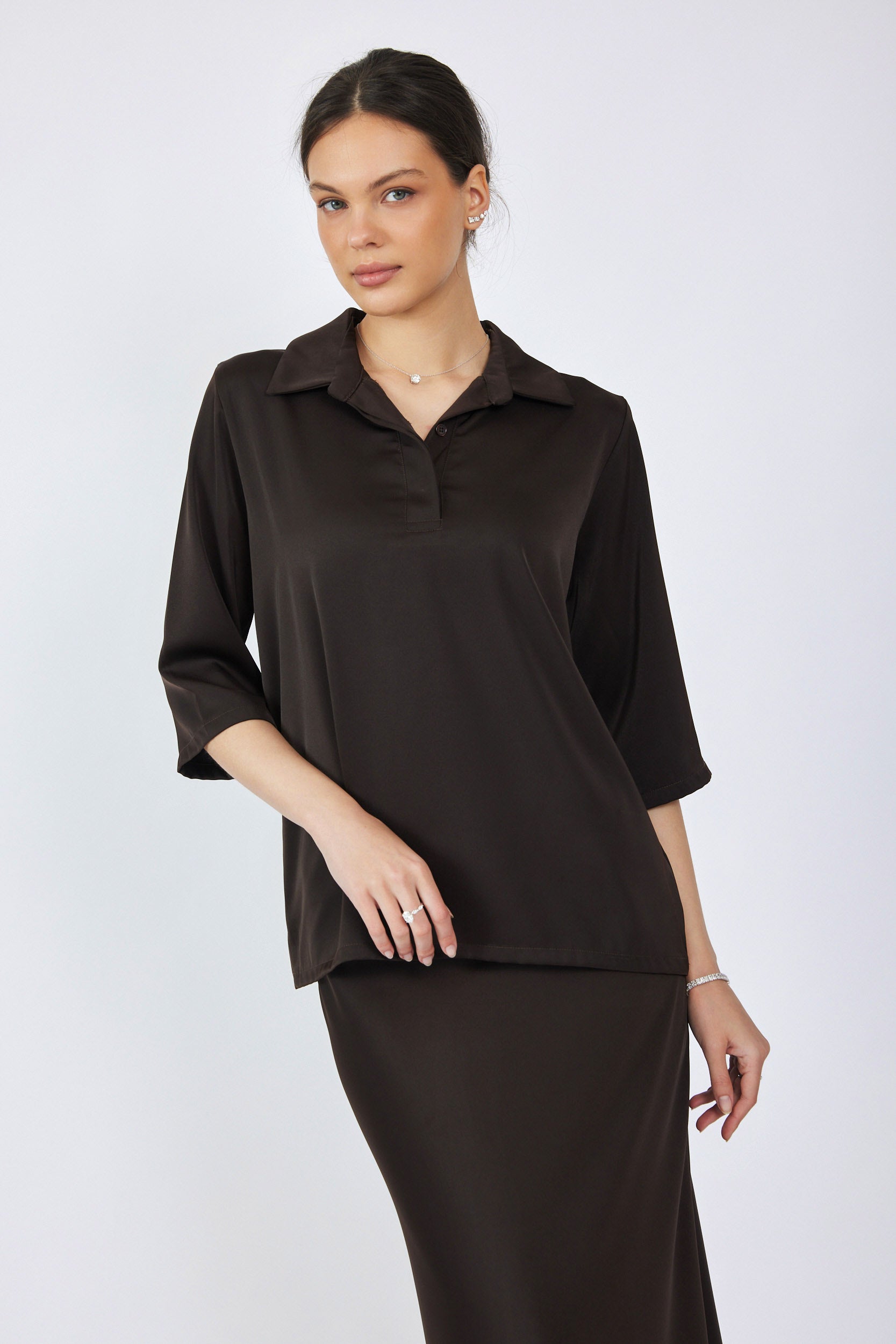 חולצת פולו סאטן שרוול 3/4