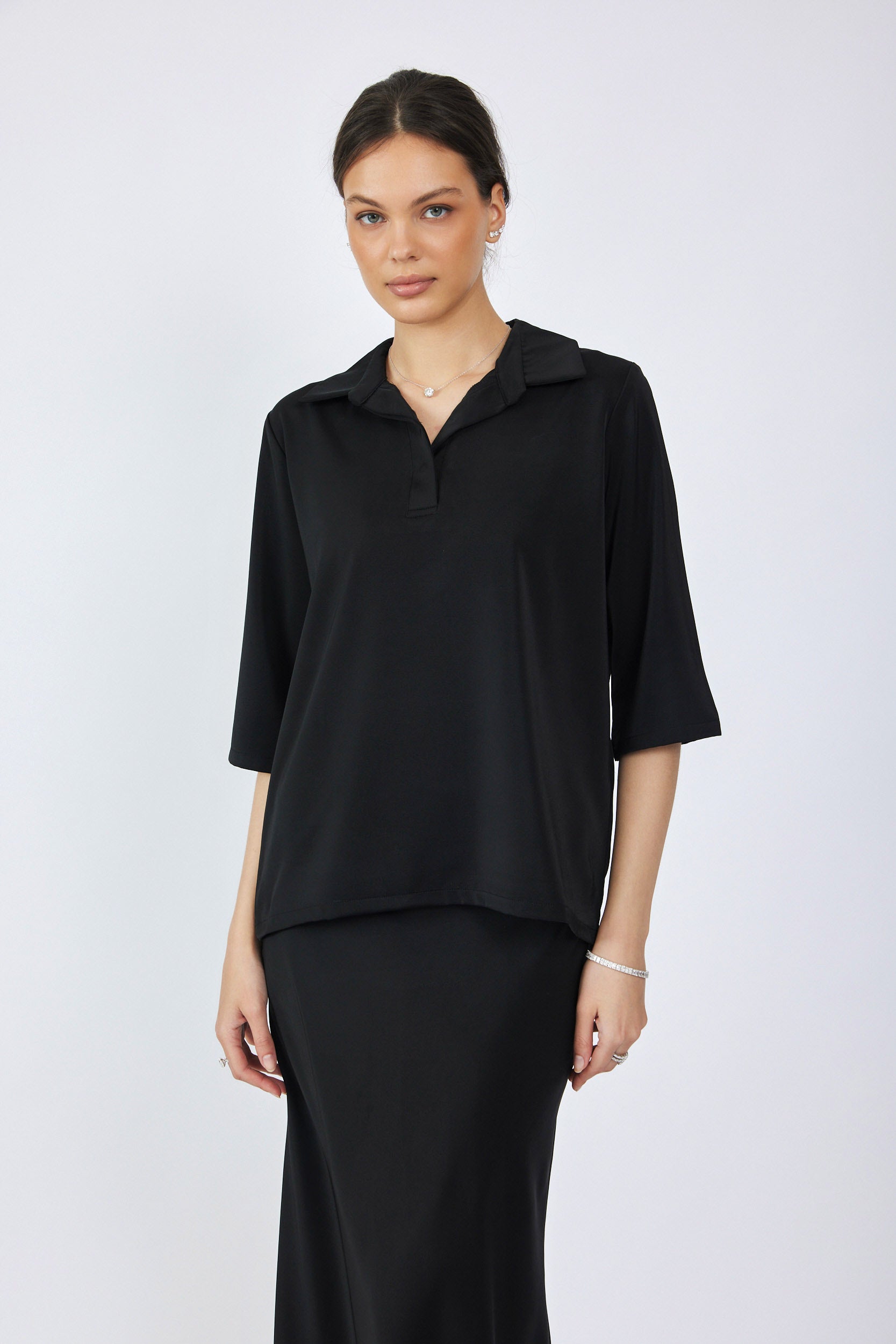 חולצת פולו סאטן שרוול 3/4