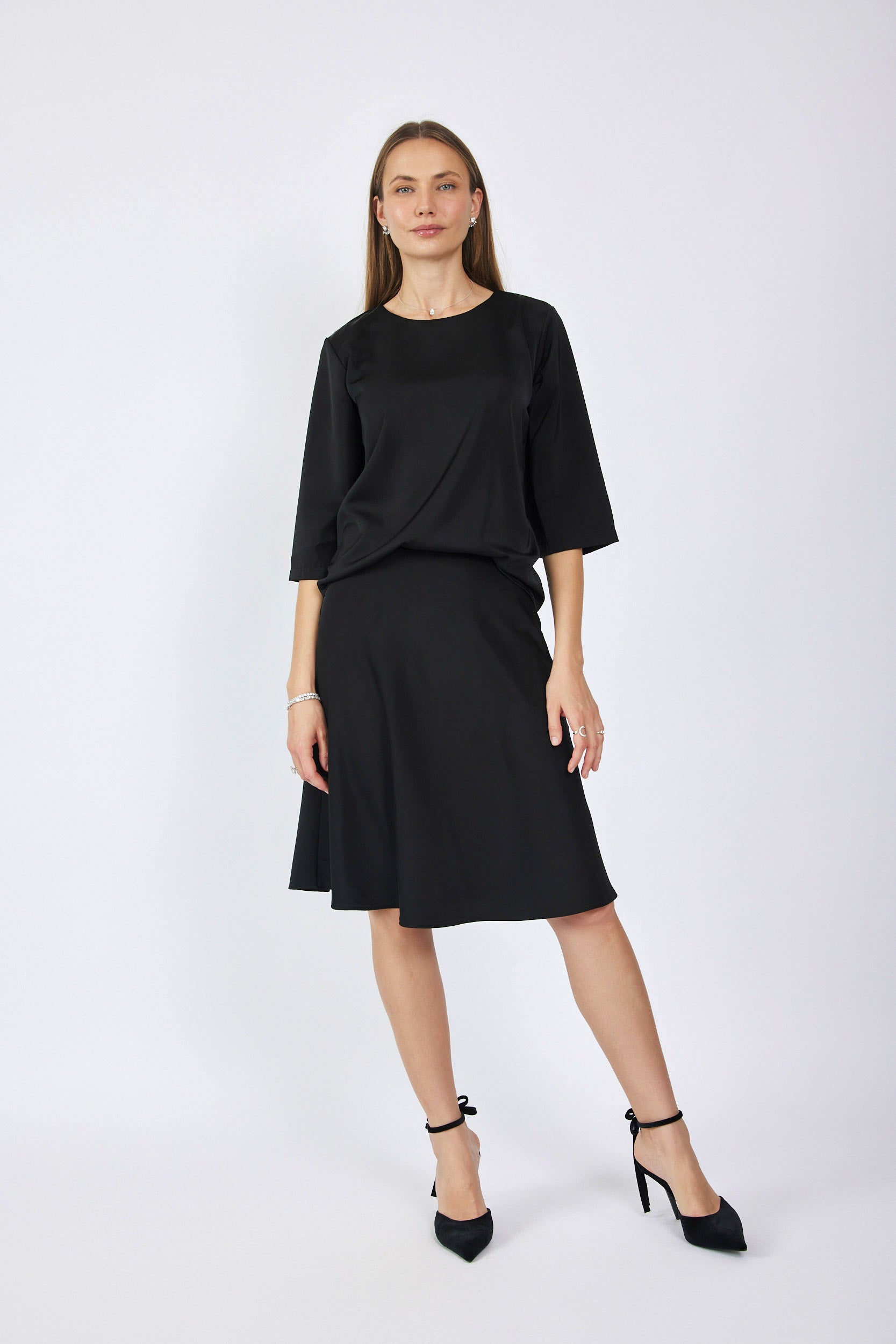 חולצת סאטן ניקי שרוול 3/4