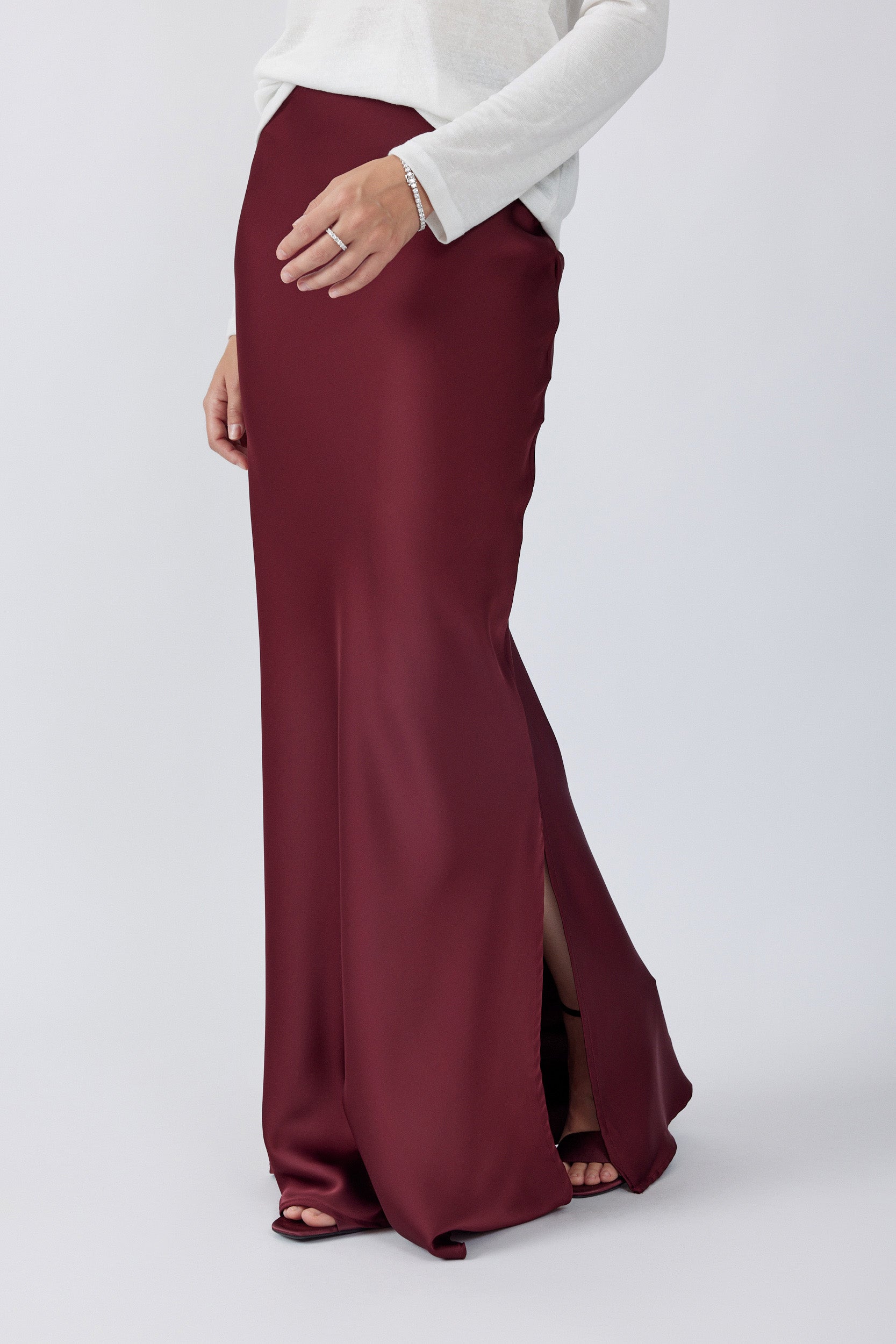 חצאית סאטן מקסי + שסע