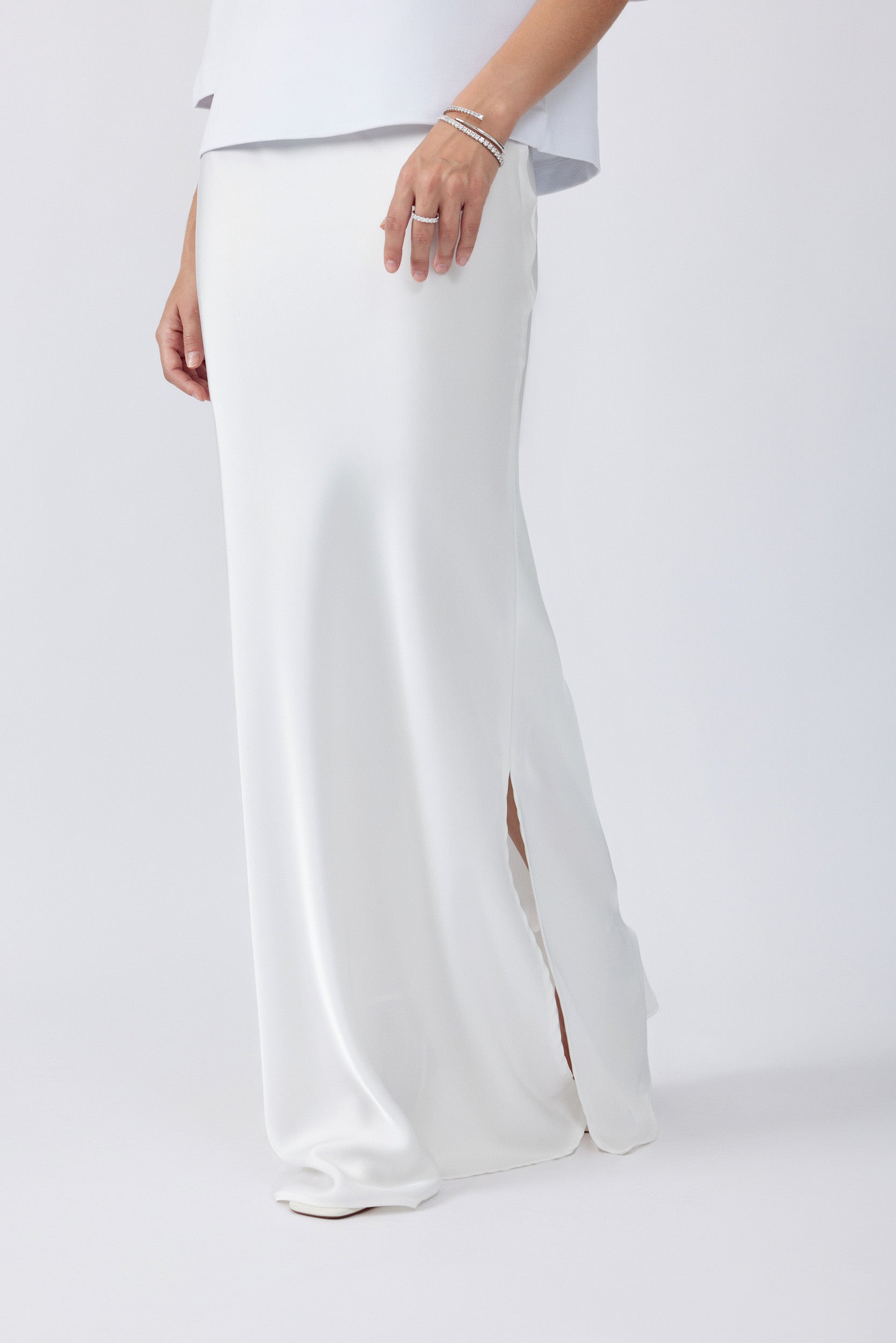 חצאית סאטן מקסי + שסע