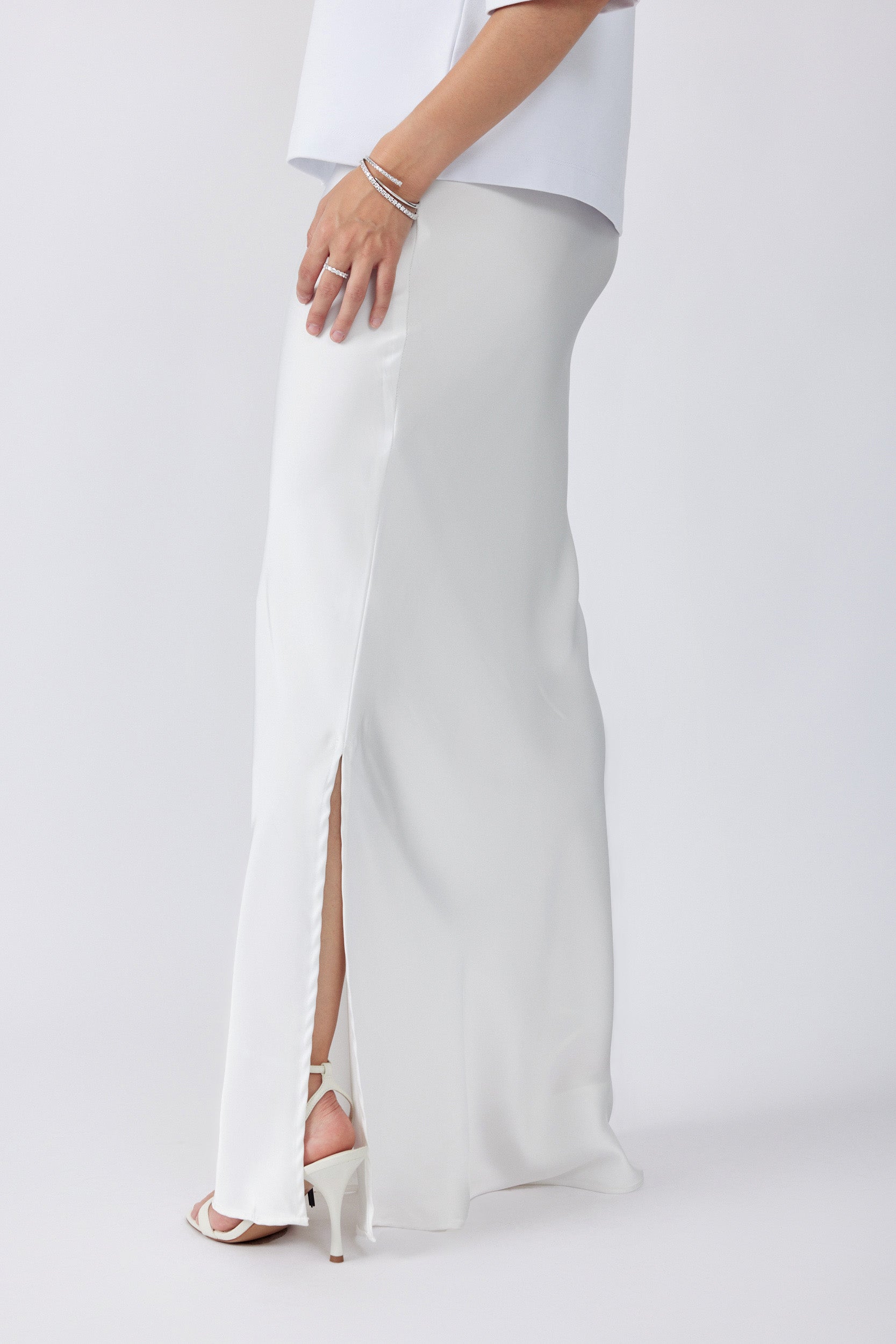 חצאית סאטן מקסי + שסע