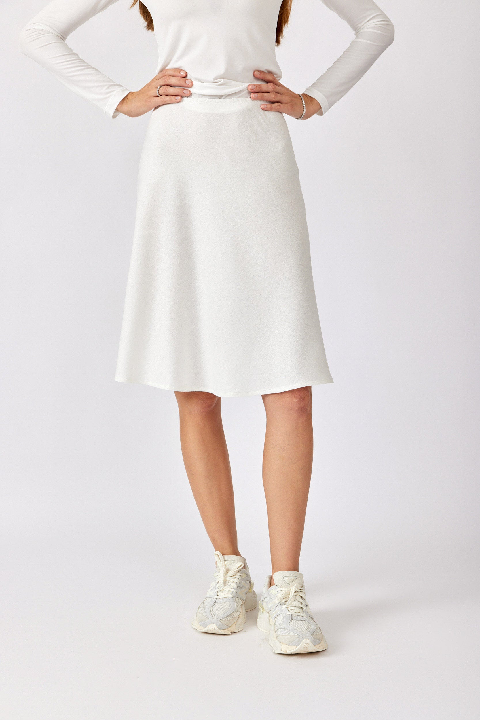 חצאית פשתן קצרה