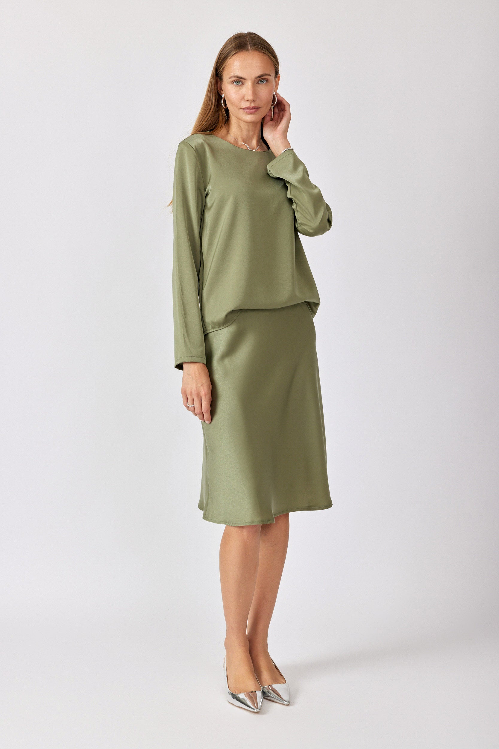 חצאית סאטן קצרה ירוק זית