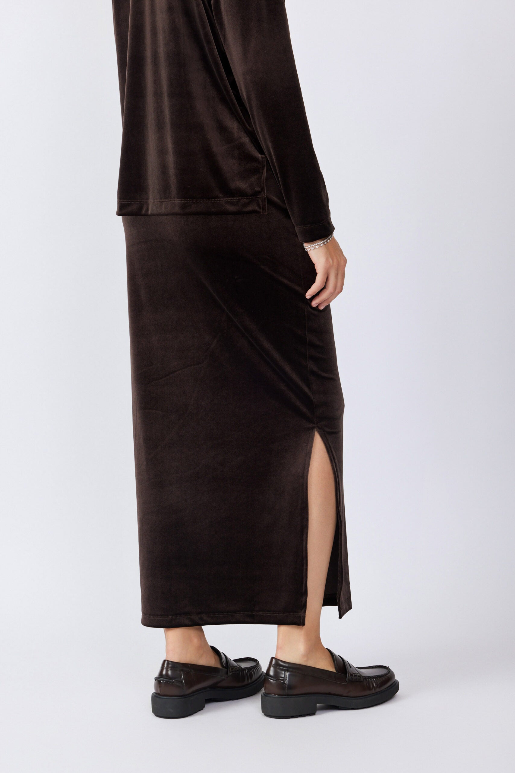 חצאית קטיפה 3/4 + שסע