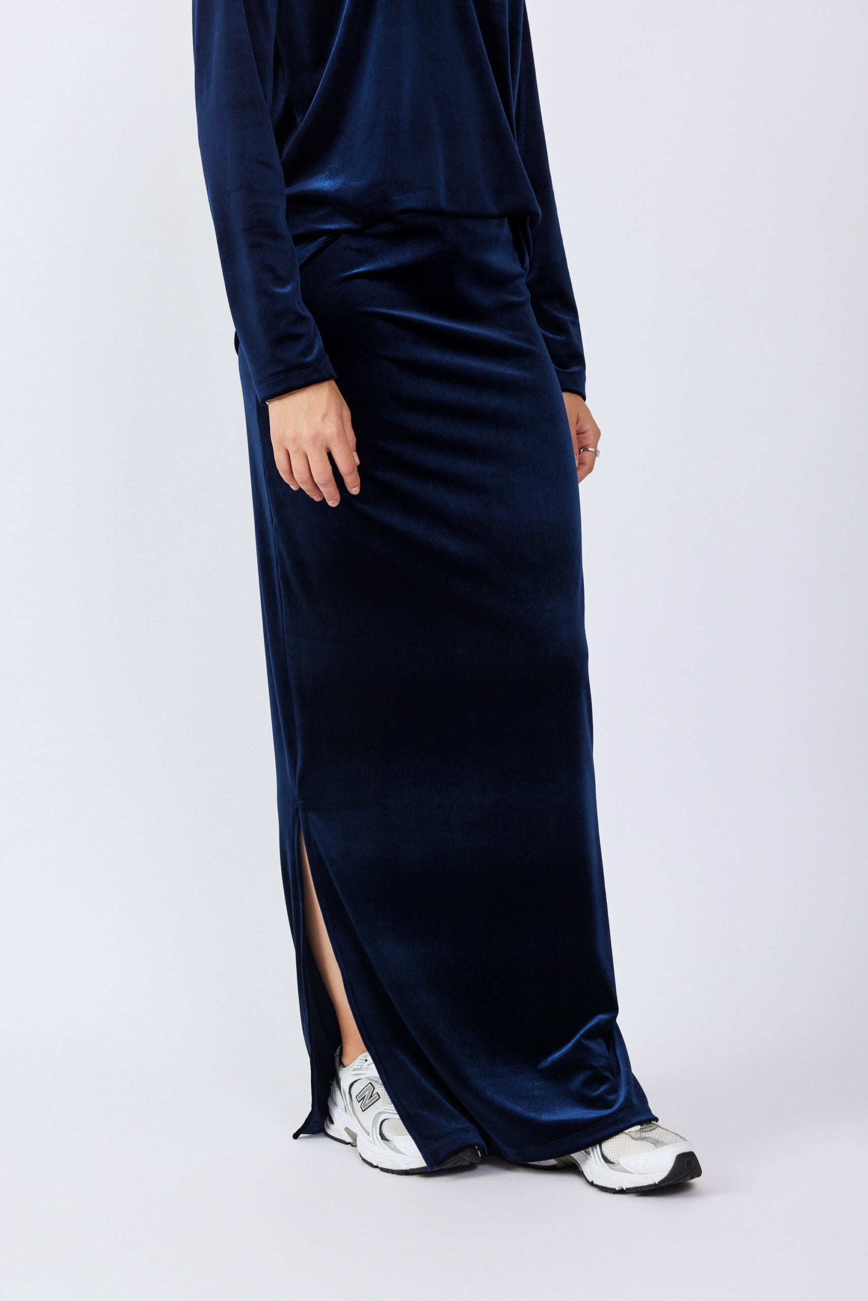 חצאית קטיפה מקסי + שסע