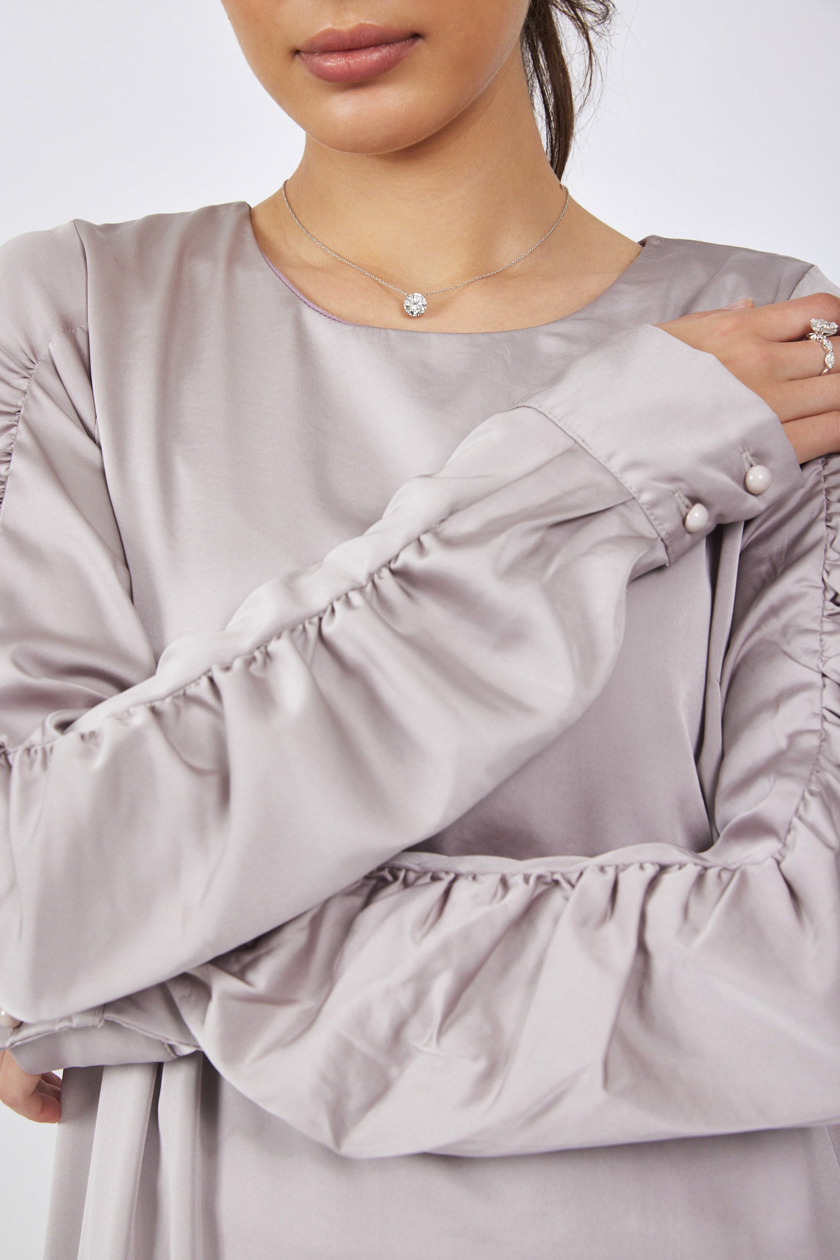 שמלת סאטן דמוי משי- שרוול כיווצים