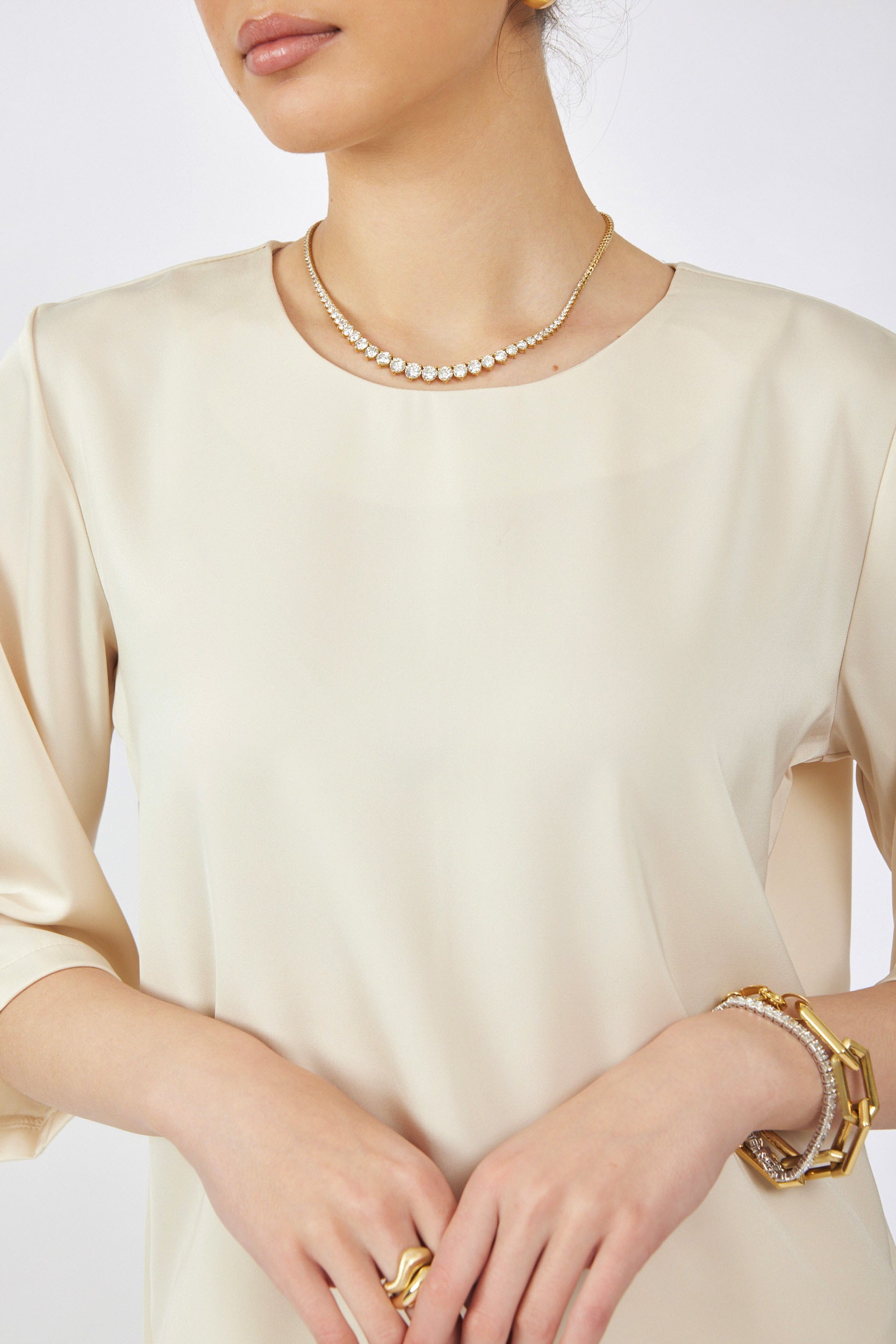 חולצת סאטן ניקי שרוול 3/4