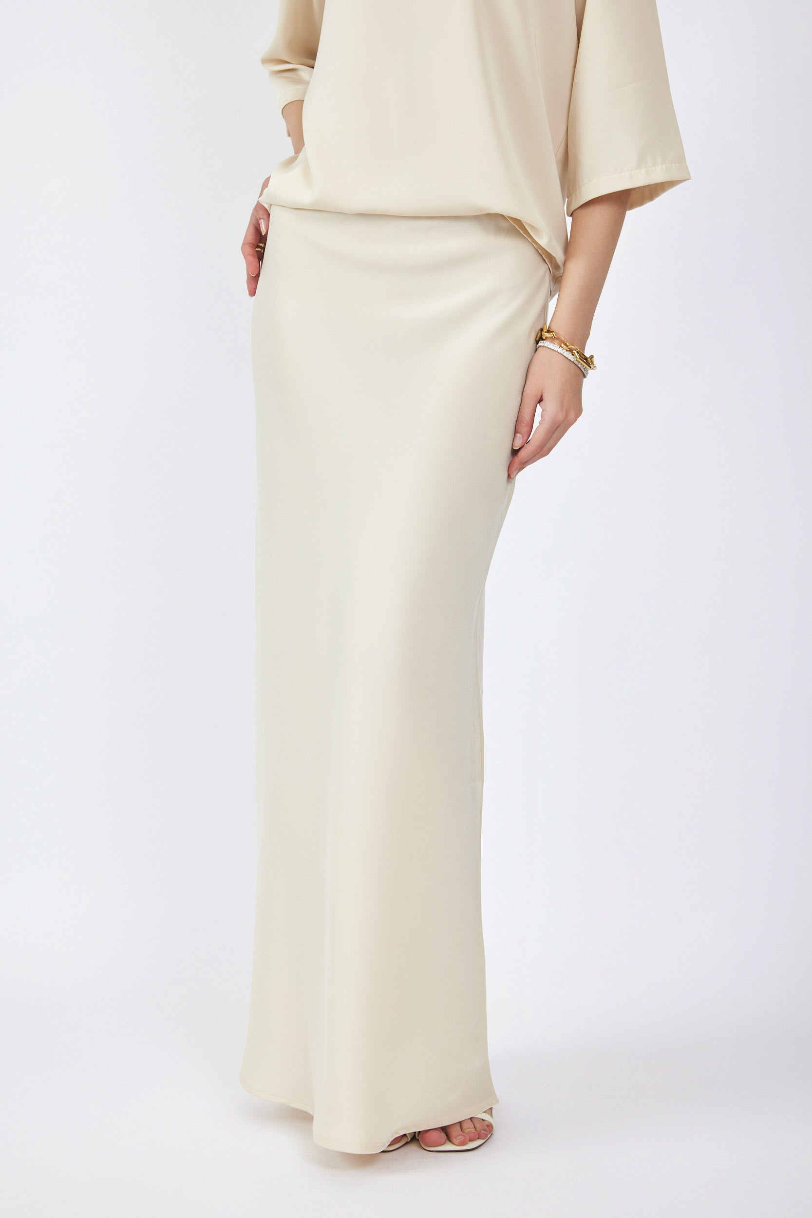 חצאית סאטן מקסי