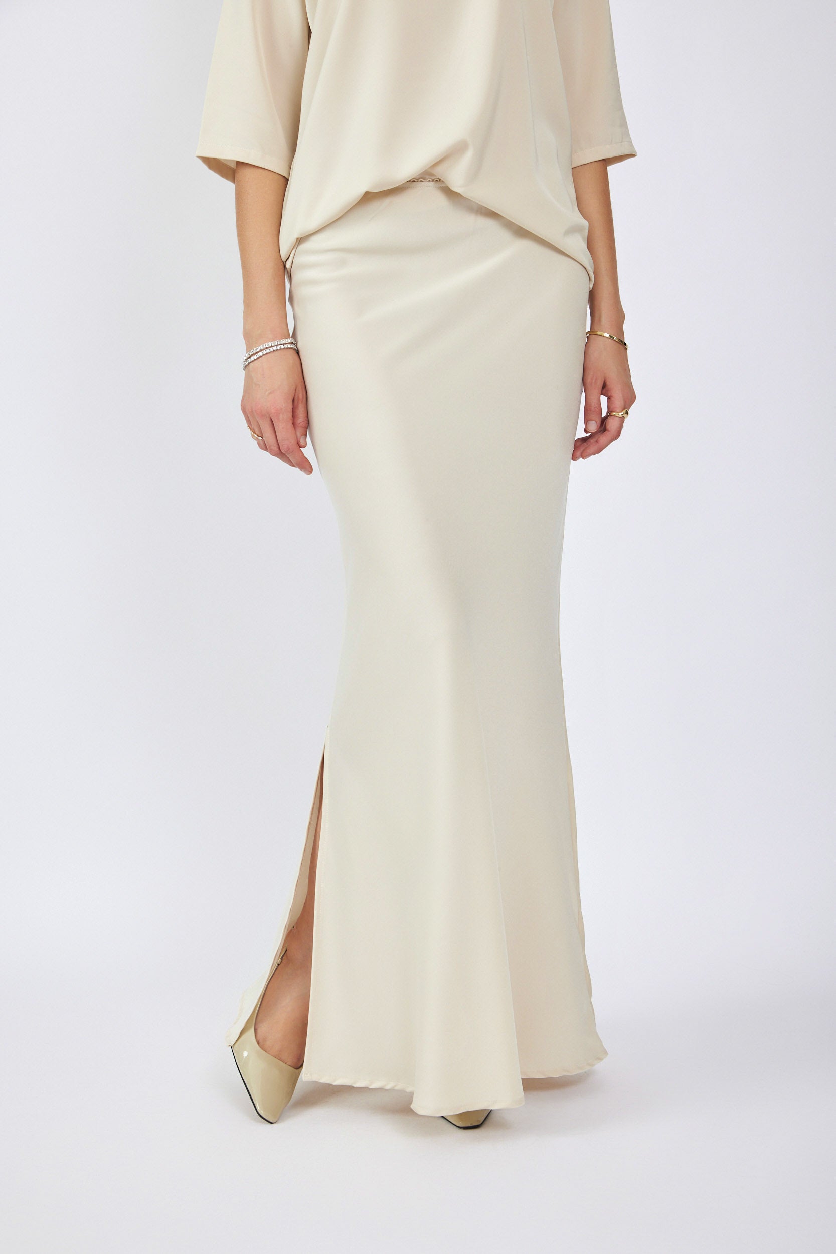 חצאית סאטן מקסי + שסע