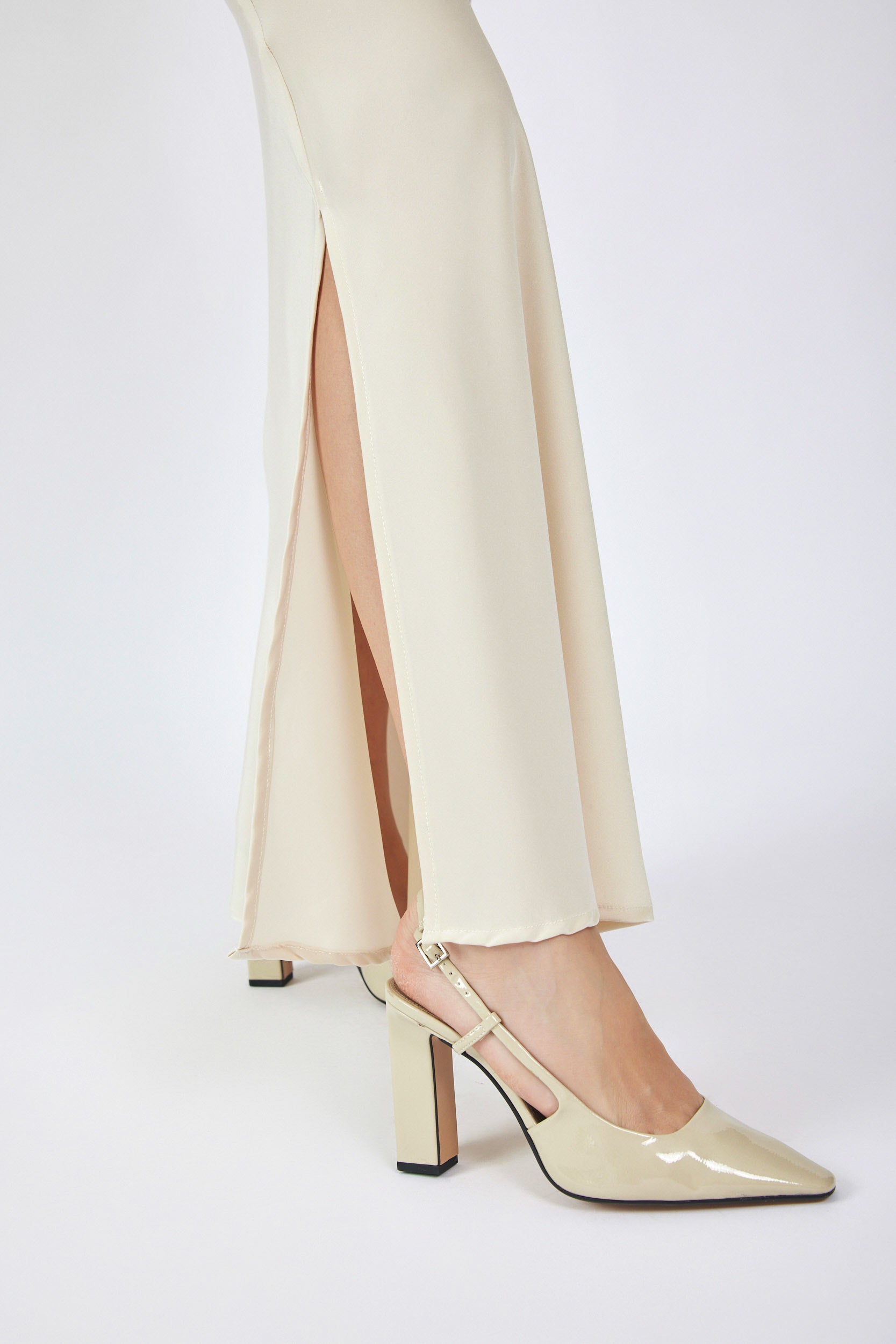 חצאית סאטן מקסי + שסע