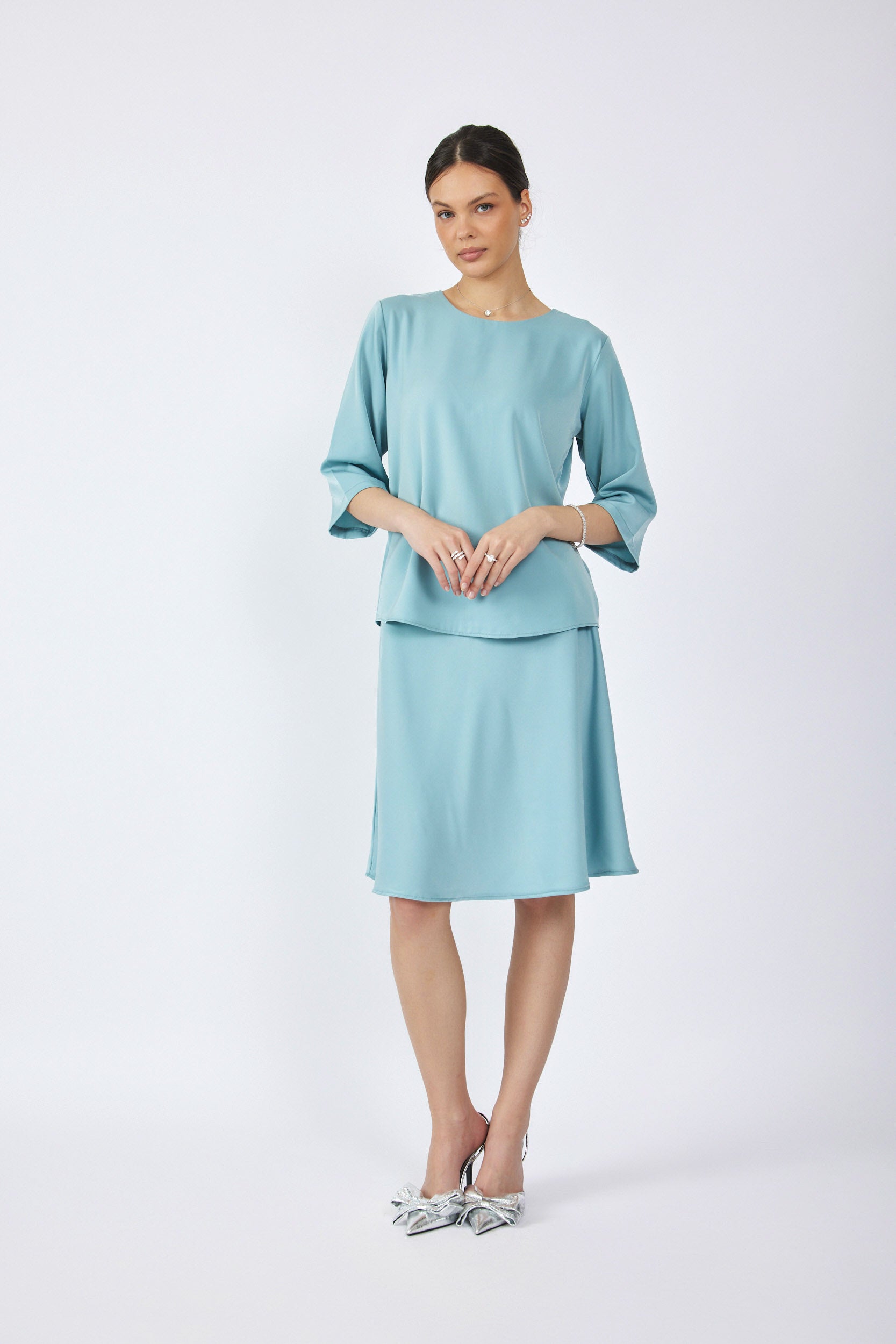 חולצת סאטן ניקי שרוול 3/4