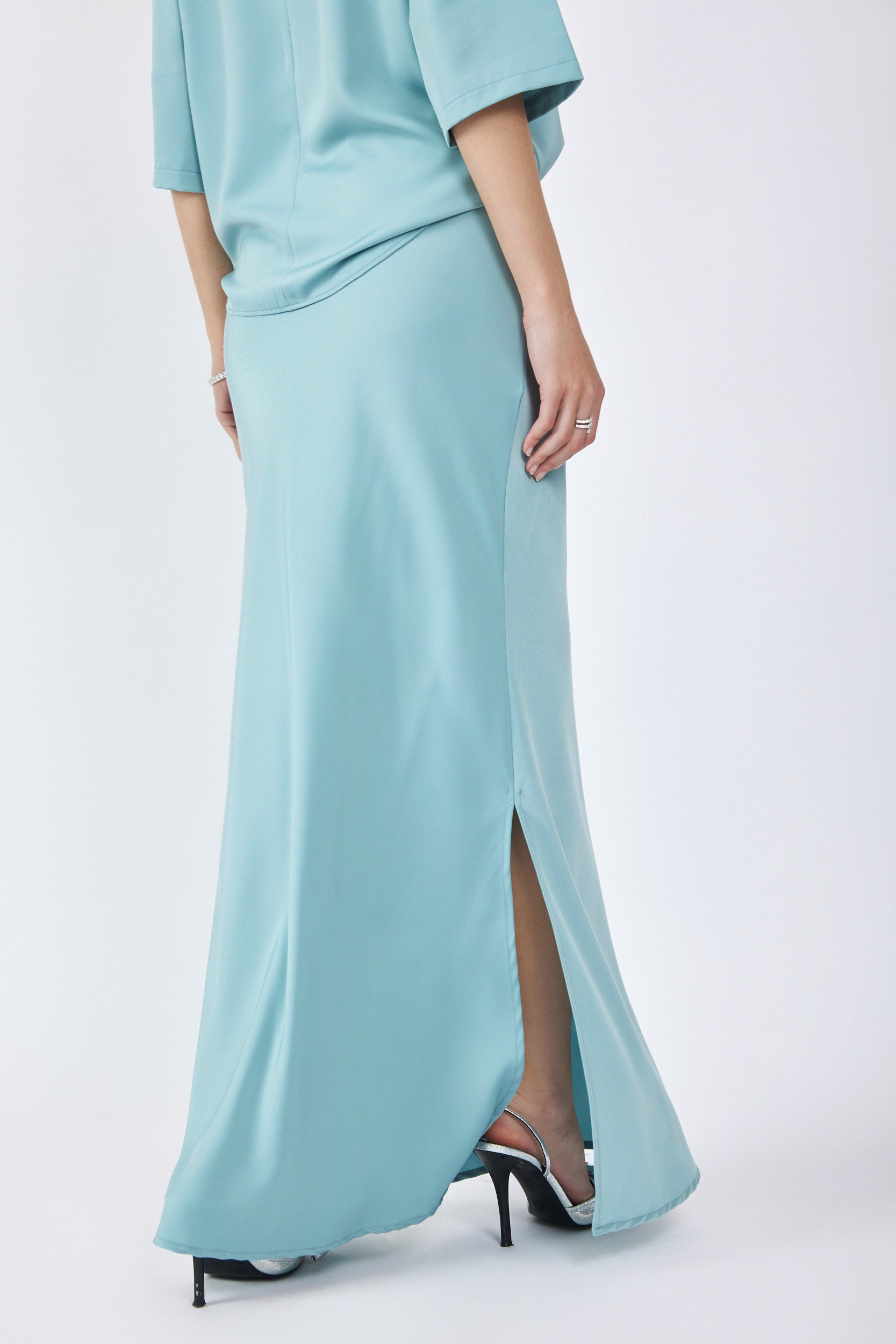 חצאית סאטן מקסי + שסע