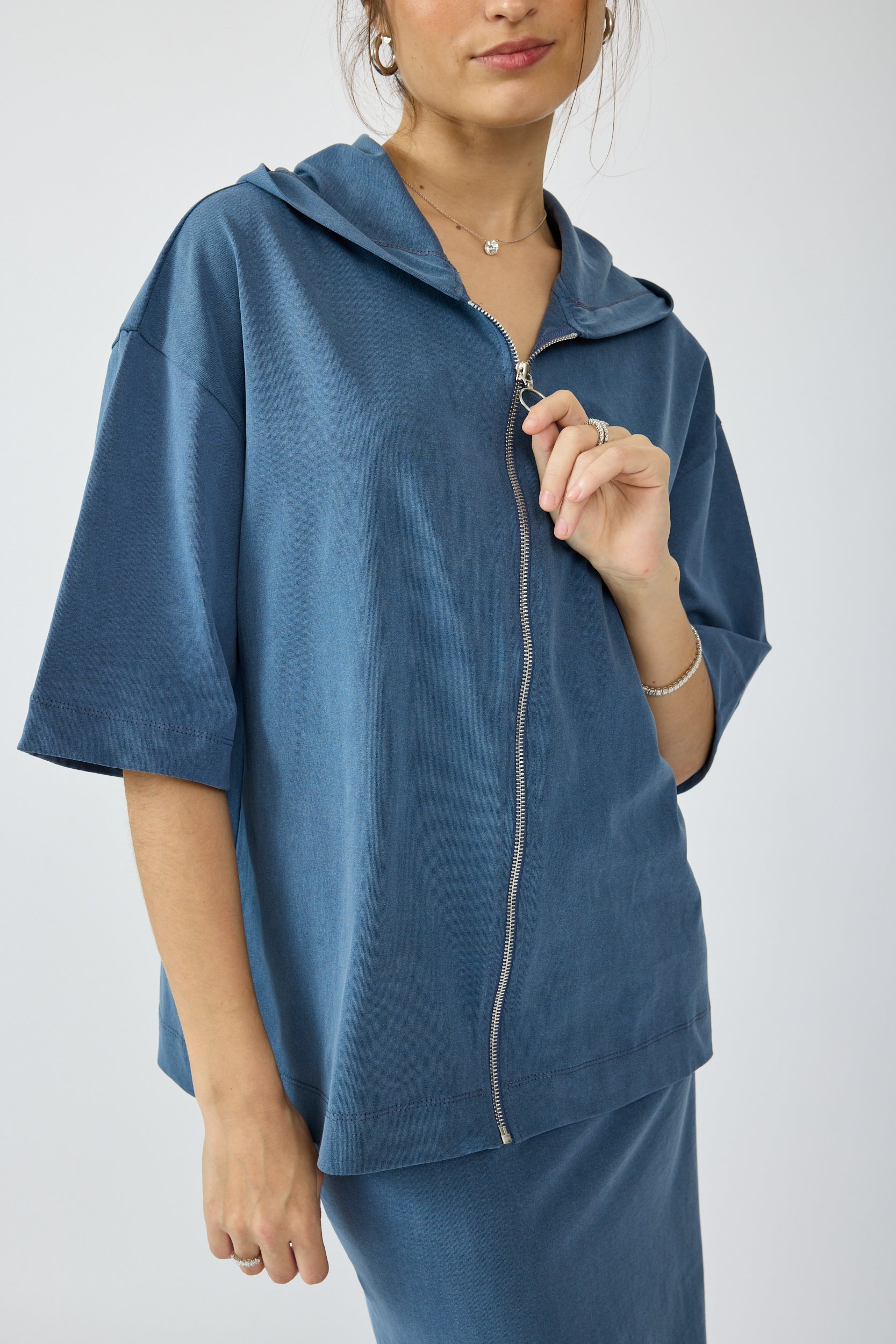 חולצת קפוצ'ון פיגמנט שרוול 3/4