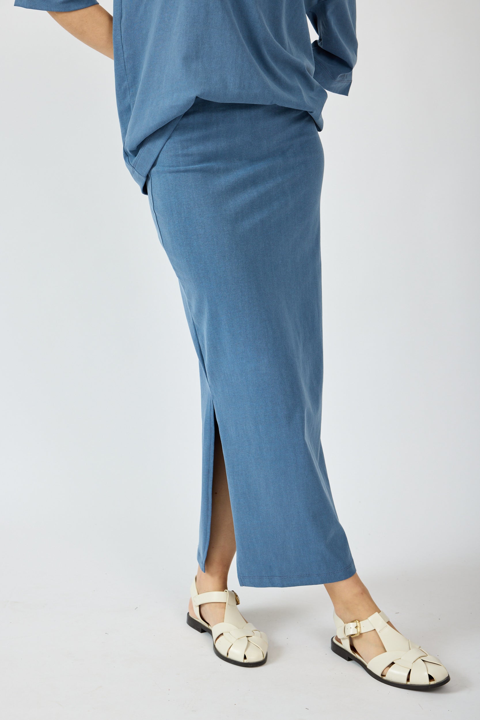 חצאית פיגמנט 3/4 + שסע