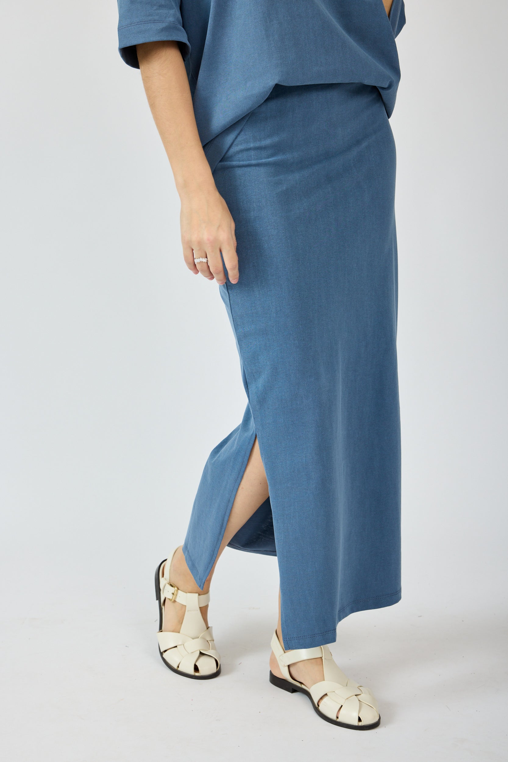 חצאית פיגמנט 3/4 + שסע