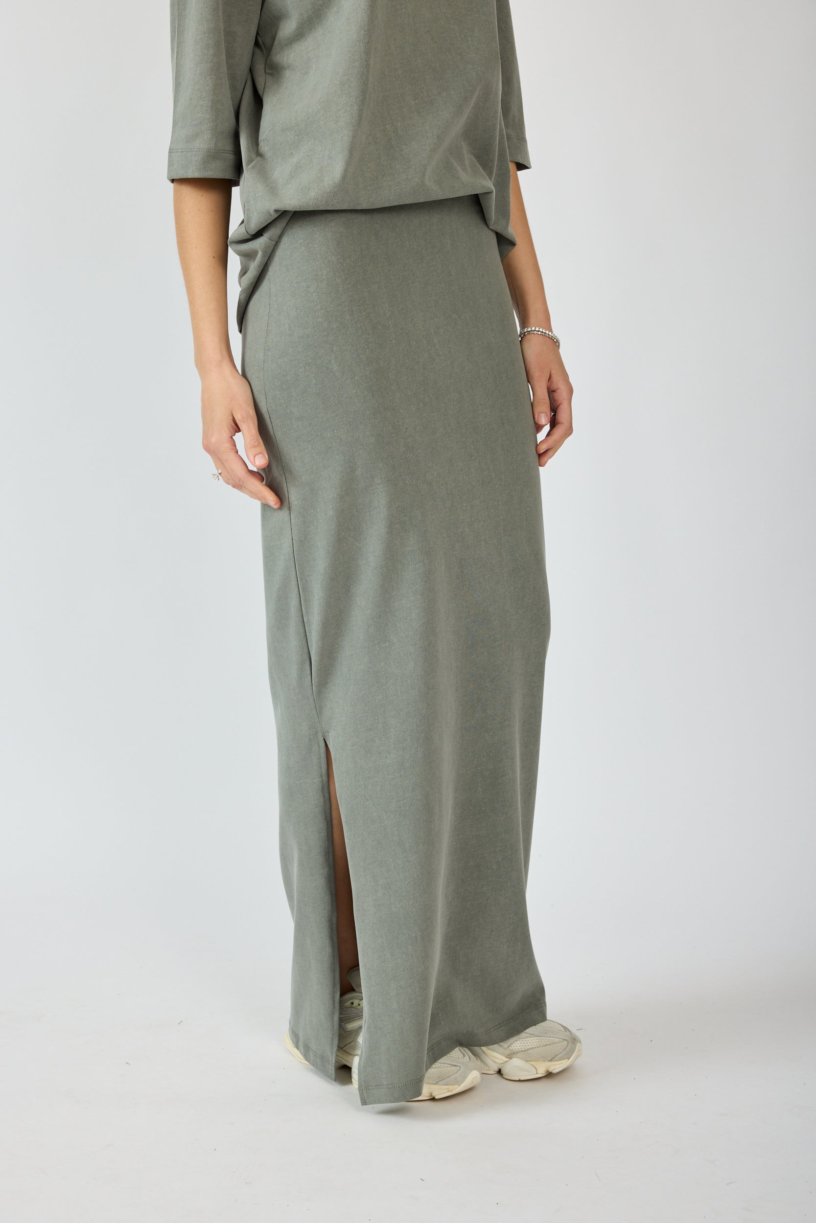 חצאית פיגמנט מקסי + שסע