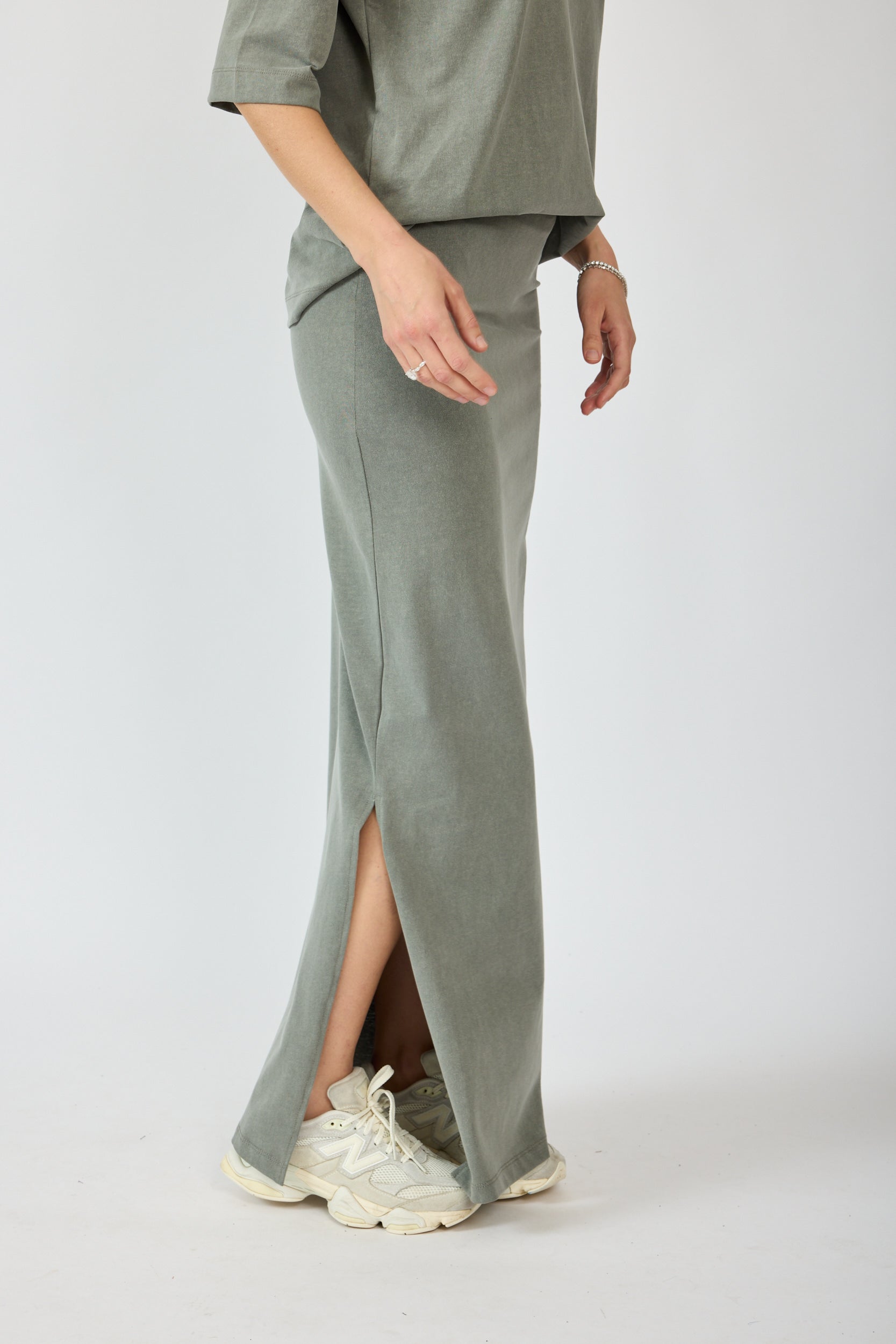 חצאית פיגמנט מקסי + שסע