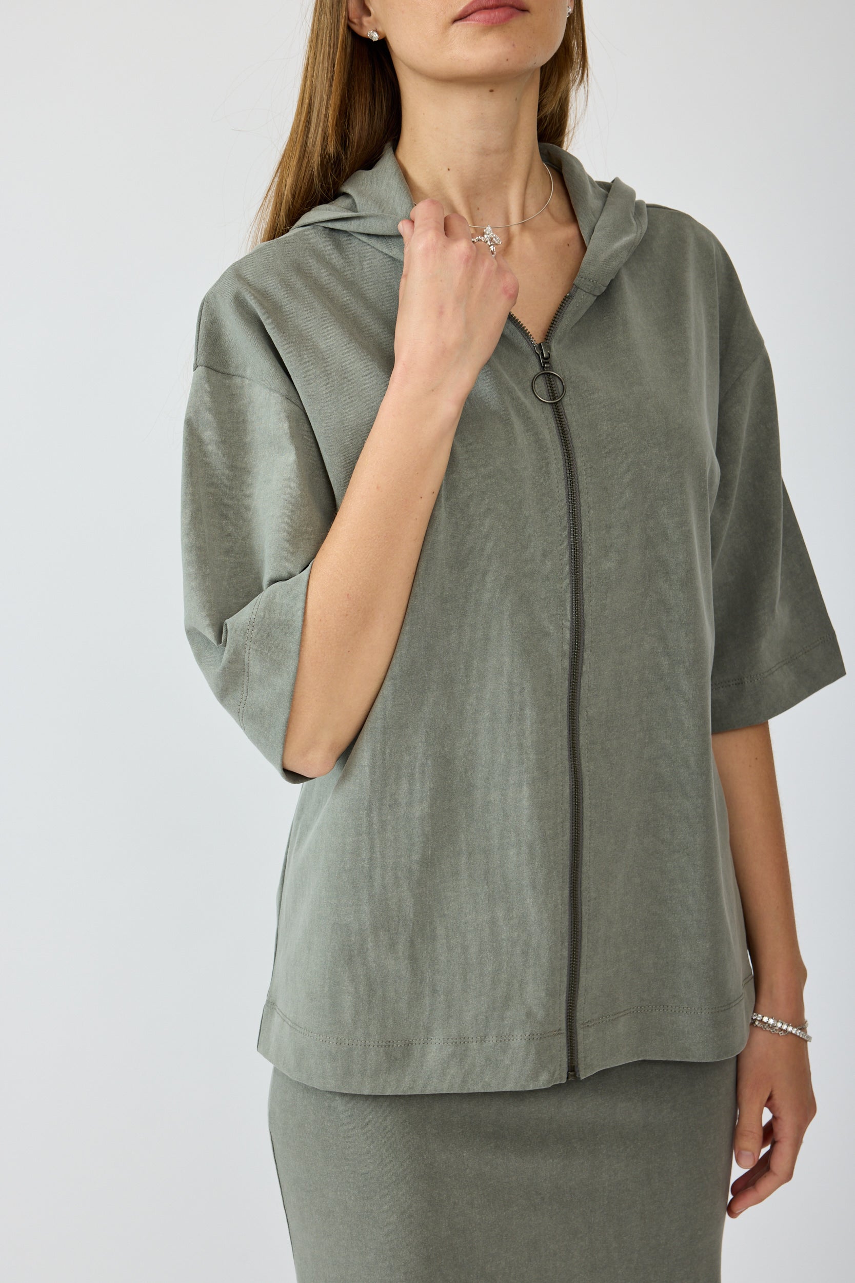 חולצת קפוצ'ון פיגמנט שרוול 3/4