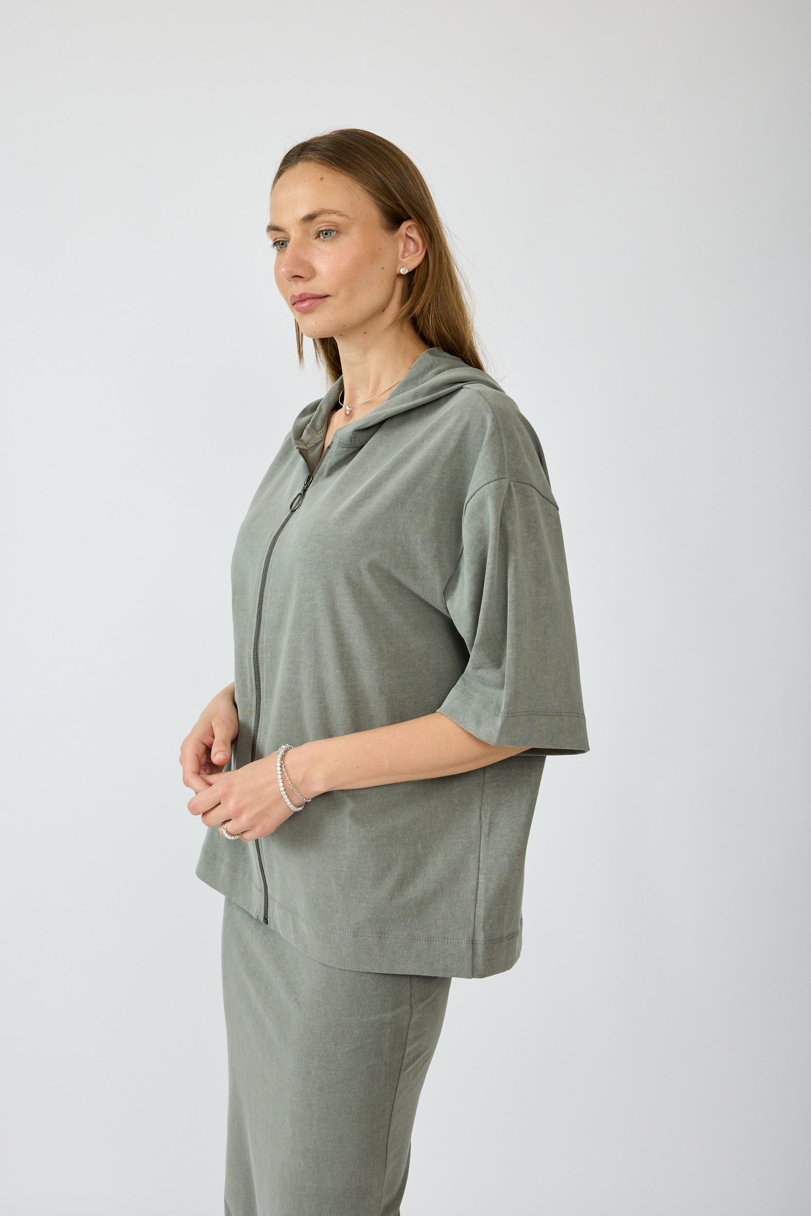 חולצת קפוצ'ון פיגמנט שרוול 3/4