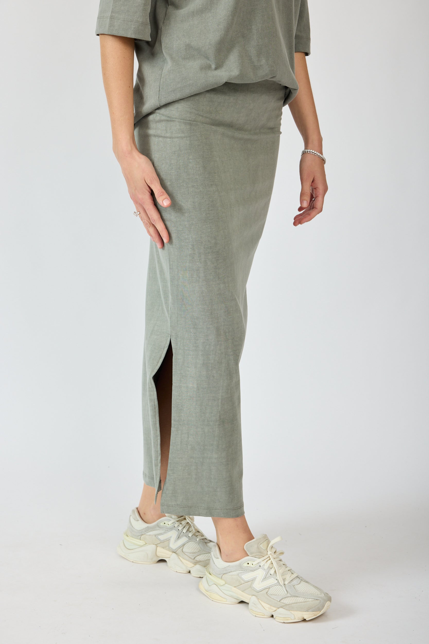 חצאית פיגמנט 3/4 + שסע