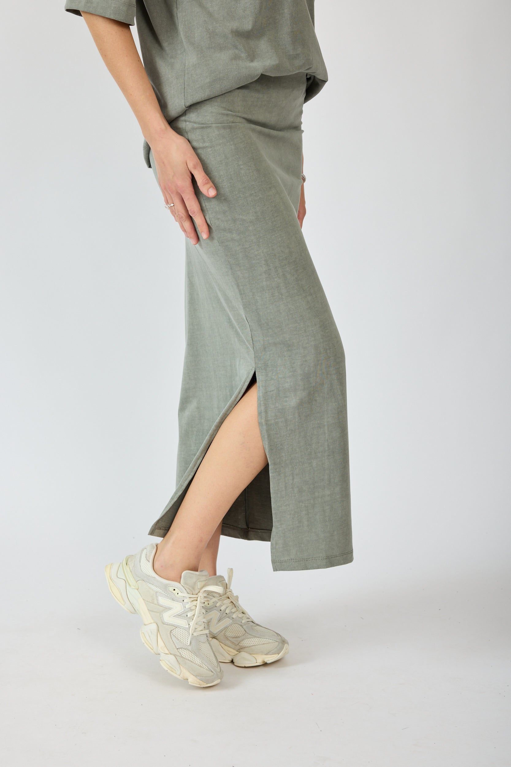 חצאית פיגמנט 3/4 + שסע