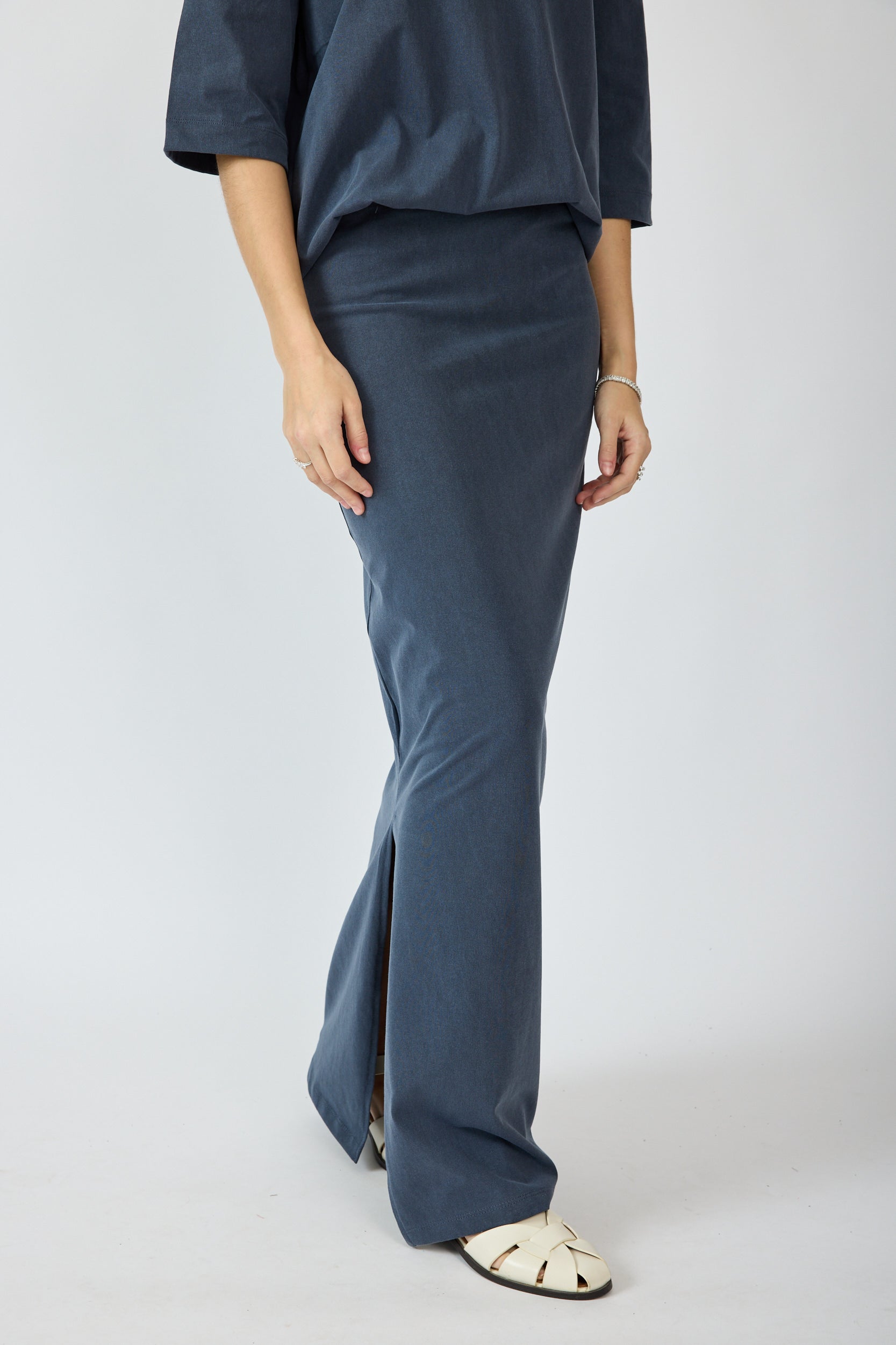 חצאית פיגמנט מקסי + שסע