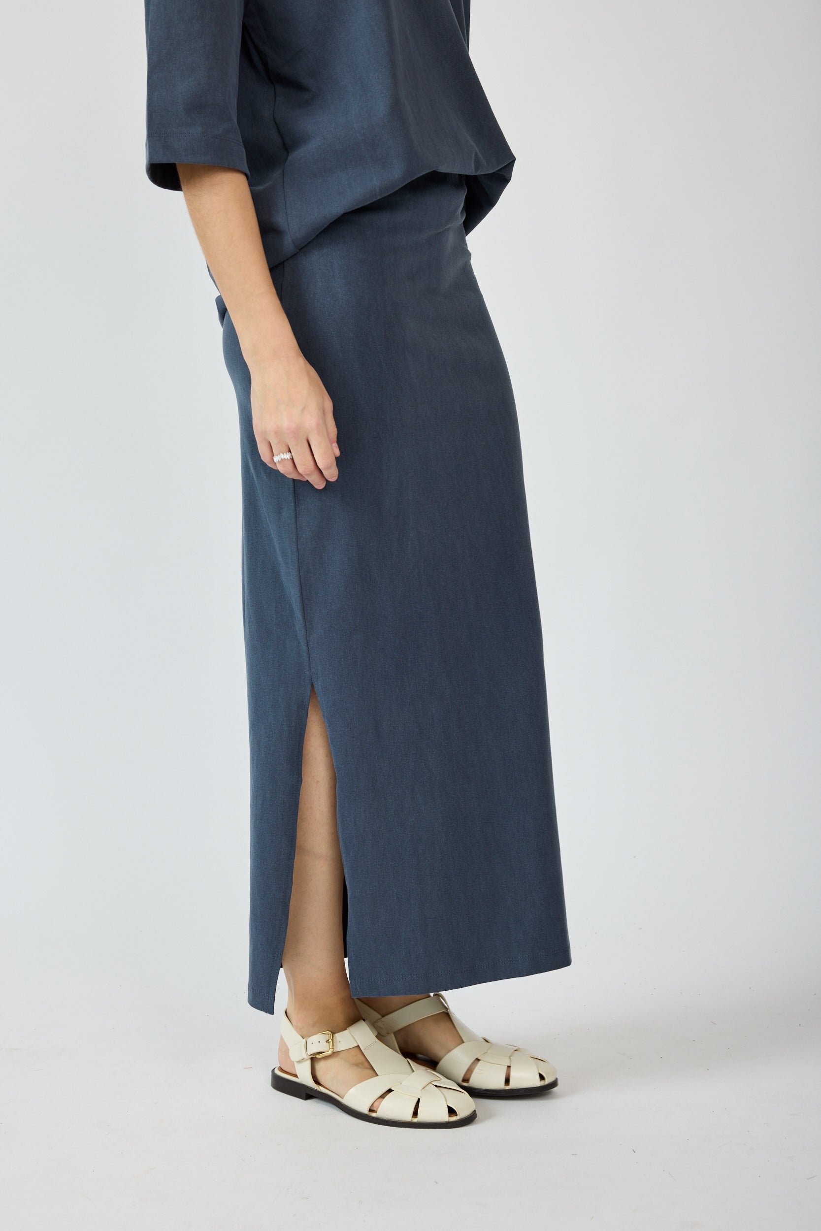 חצאית פיגמנט 3/4 + שסע