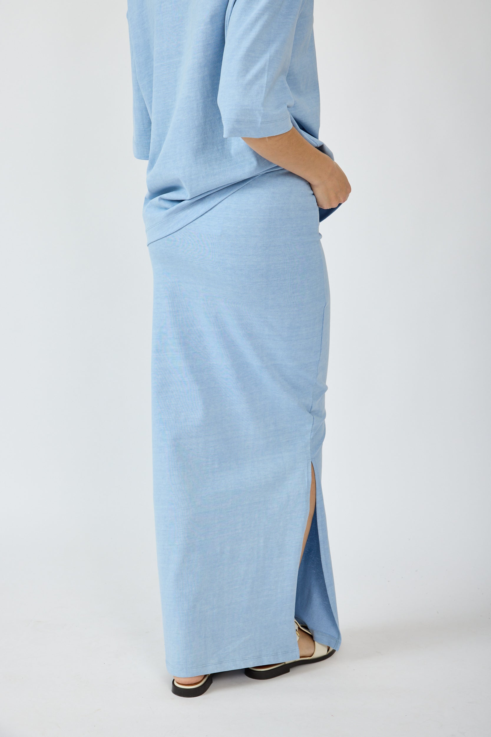 חצאית פיגמנט מקסי + שסע