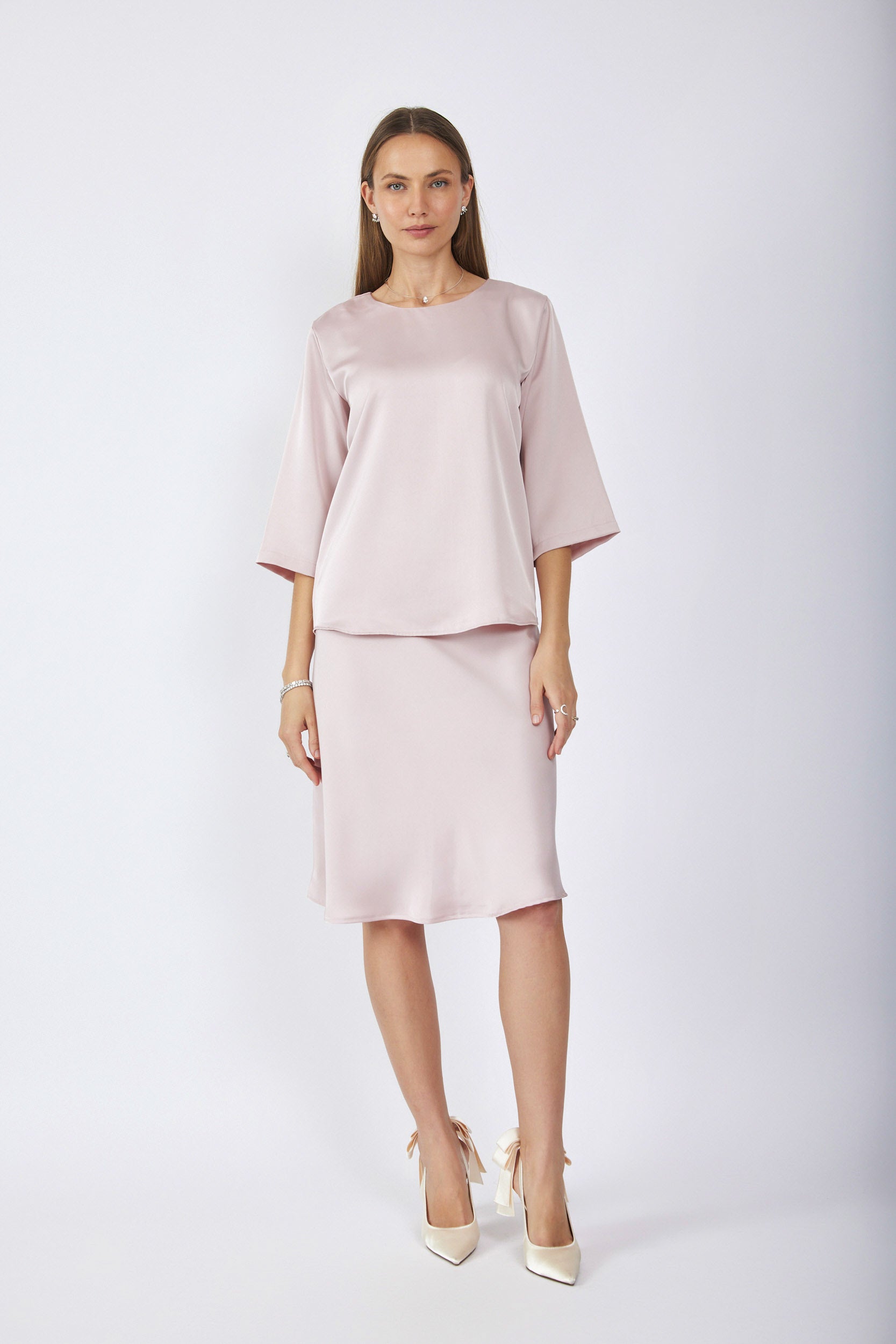 חולצת סאטן ניקי שרוול 3/4