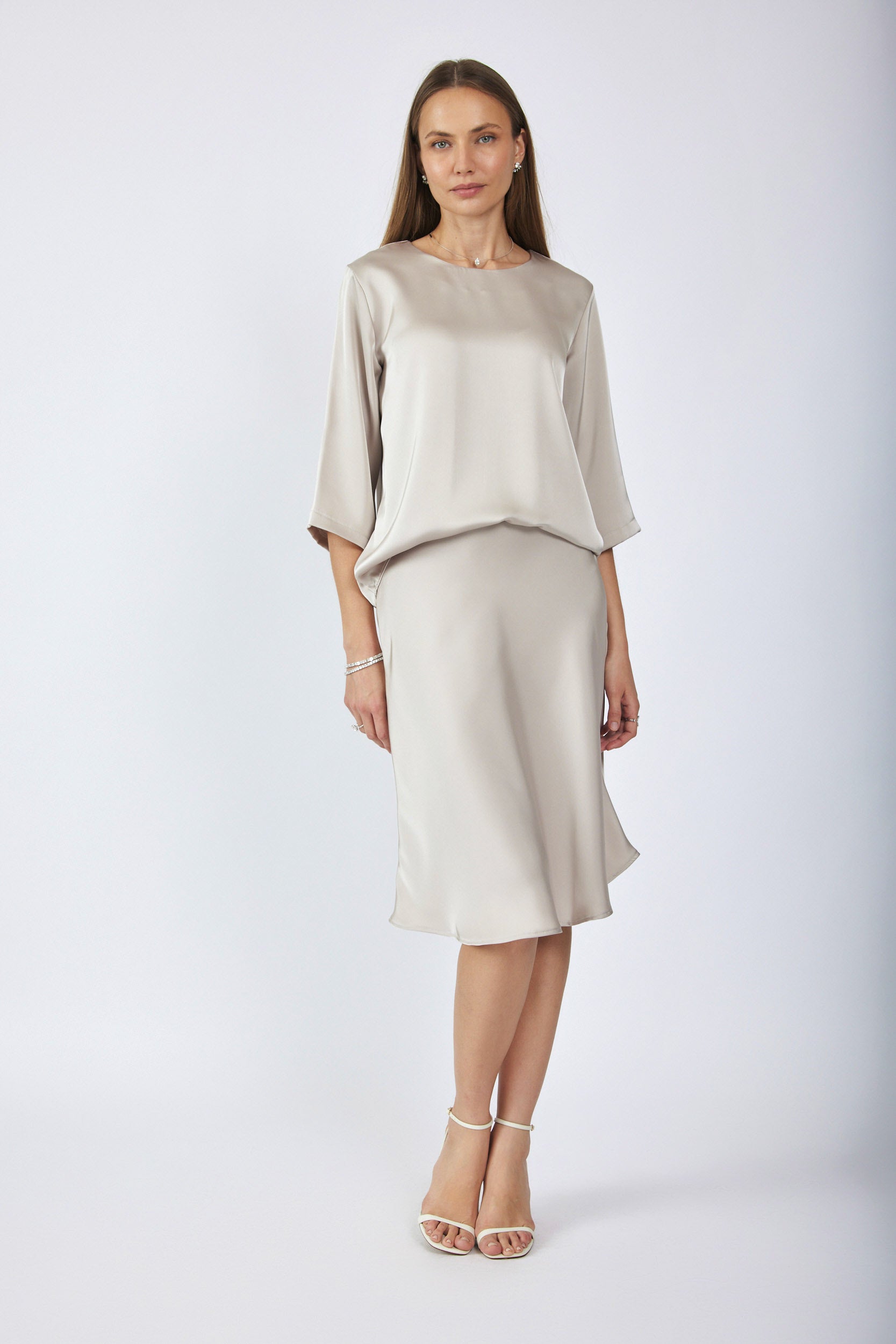 חולצת סאטן ניקי שרוול 3/4