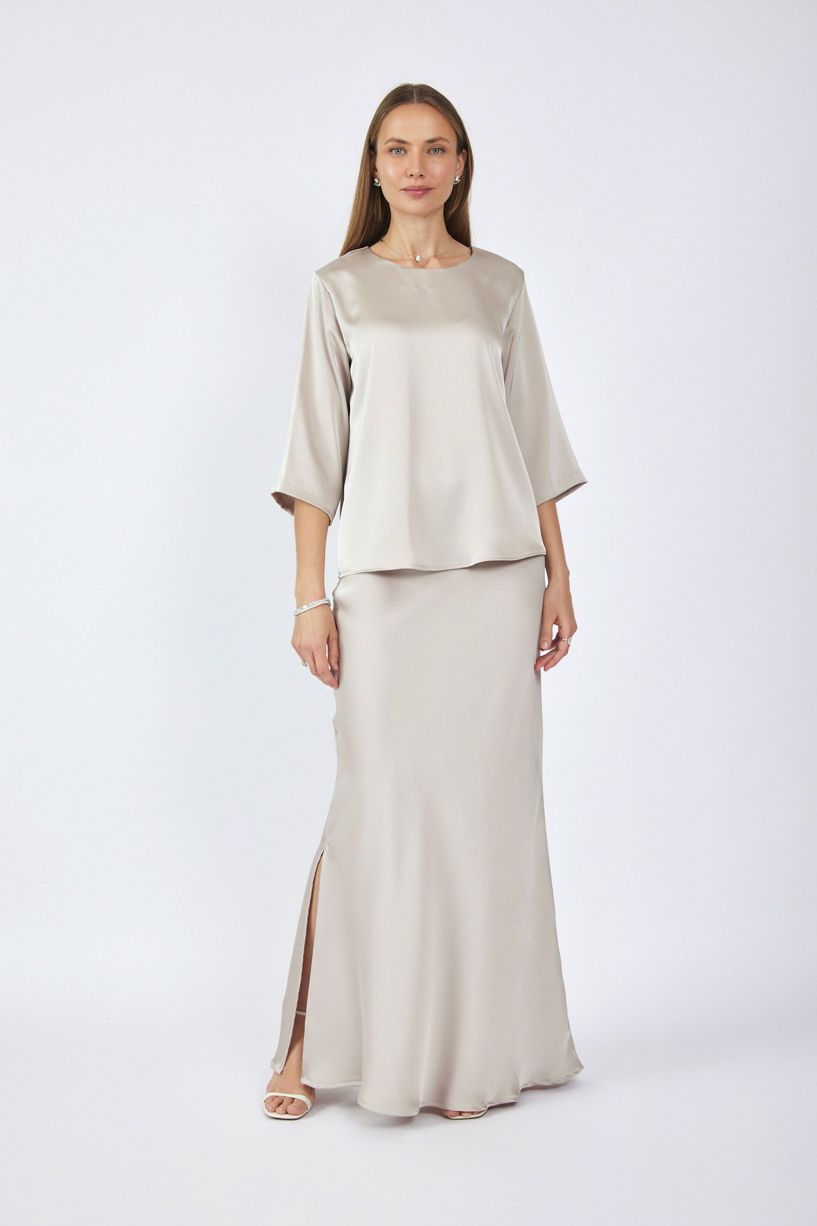 חולצת סאטן ניקי שרוול 3/4