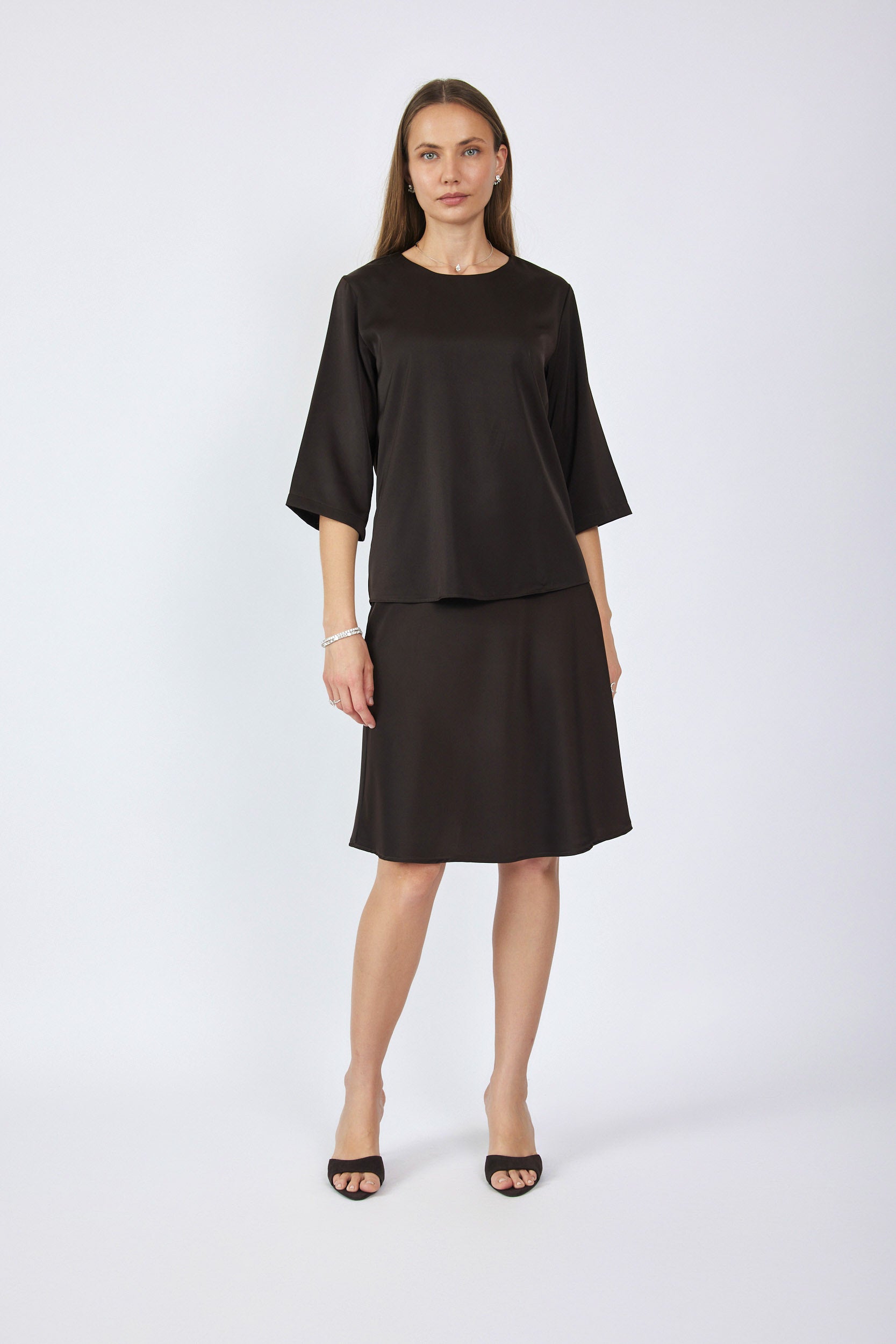 חולצת סאטן ניקי שרוול 3/4