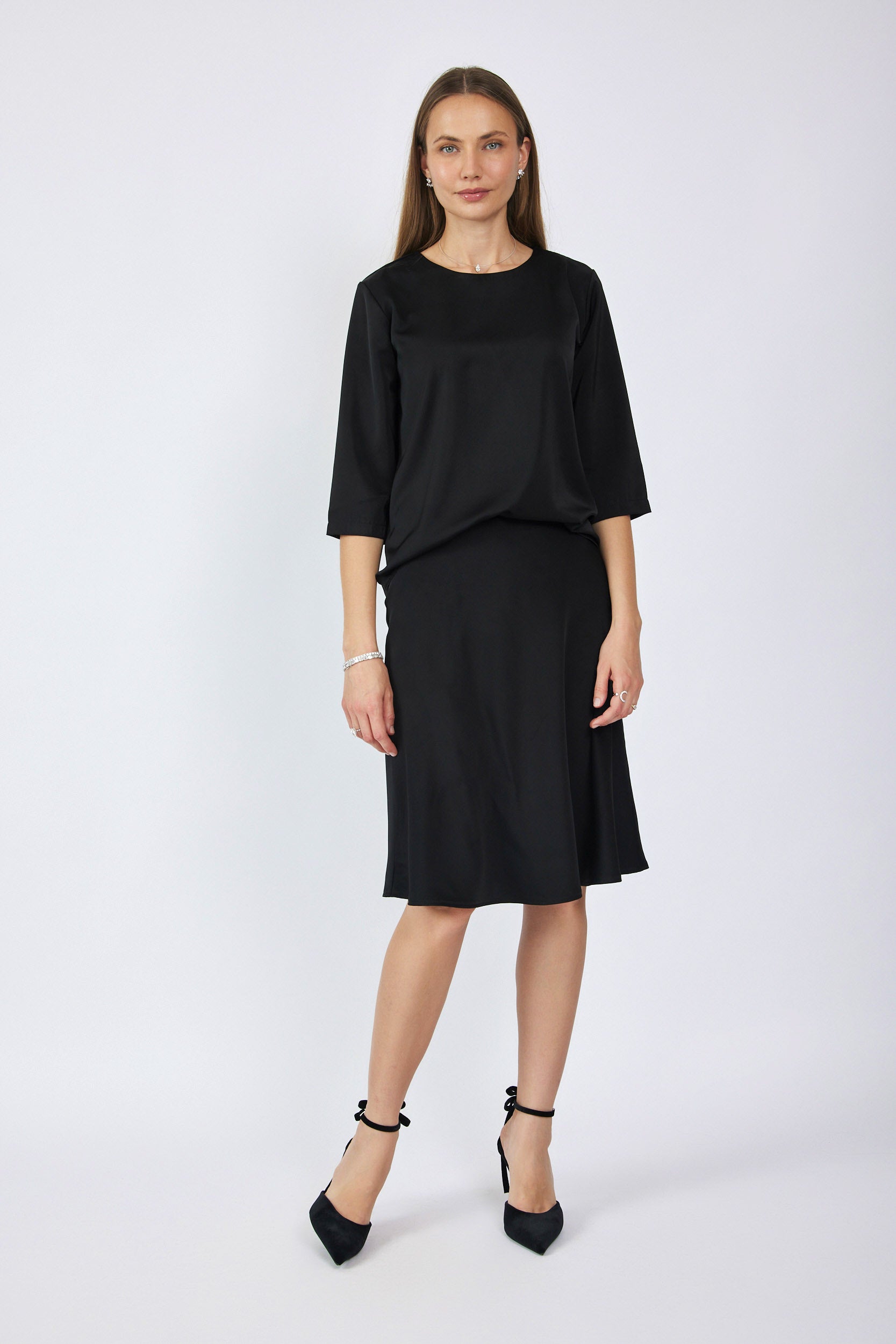 חולצת סאטן ניקי שרוול 3/4