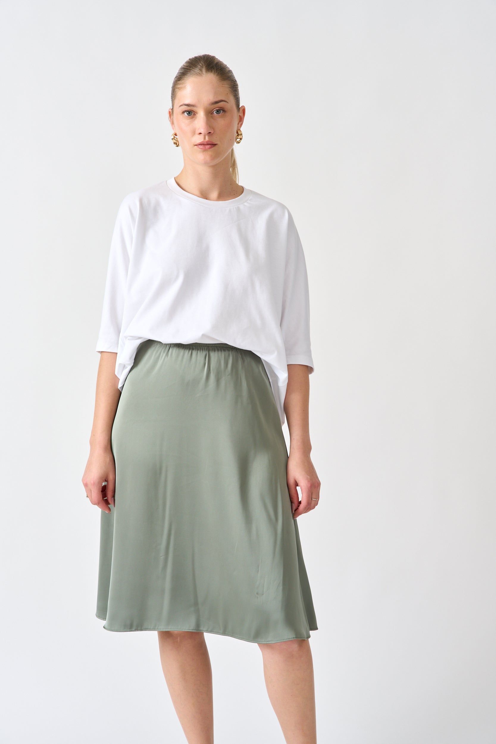 חצאית סאטן צבע זית