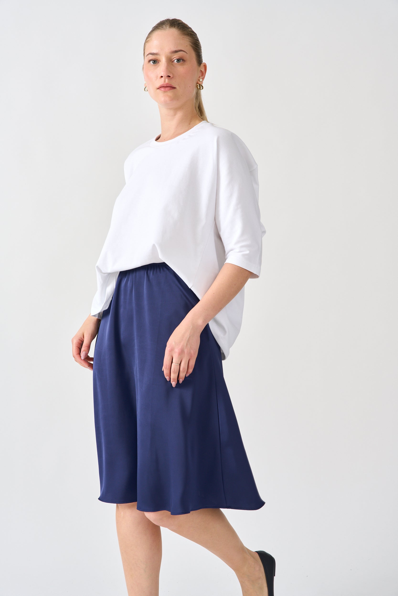 חצאית סאטן צבע כחול