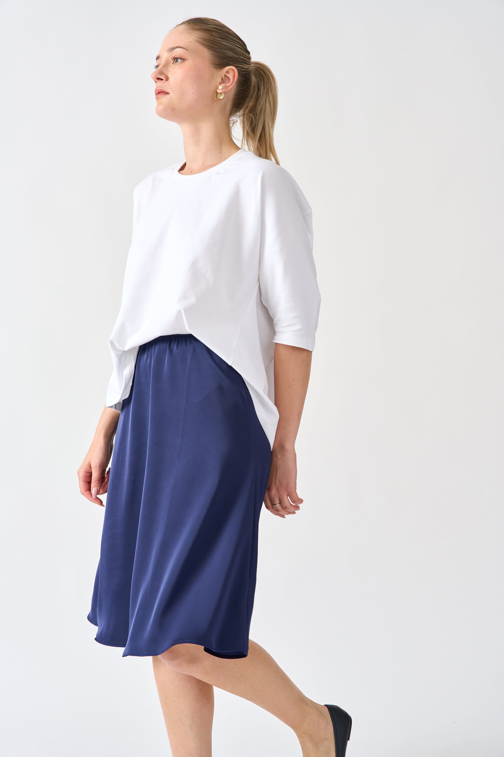 חצאית סאטן צבע כחול