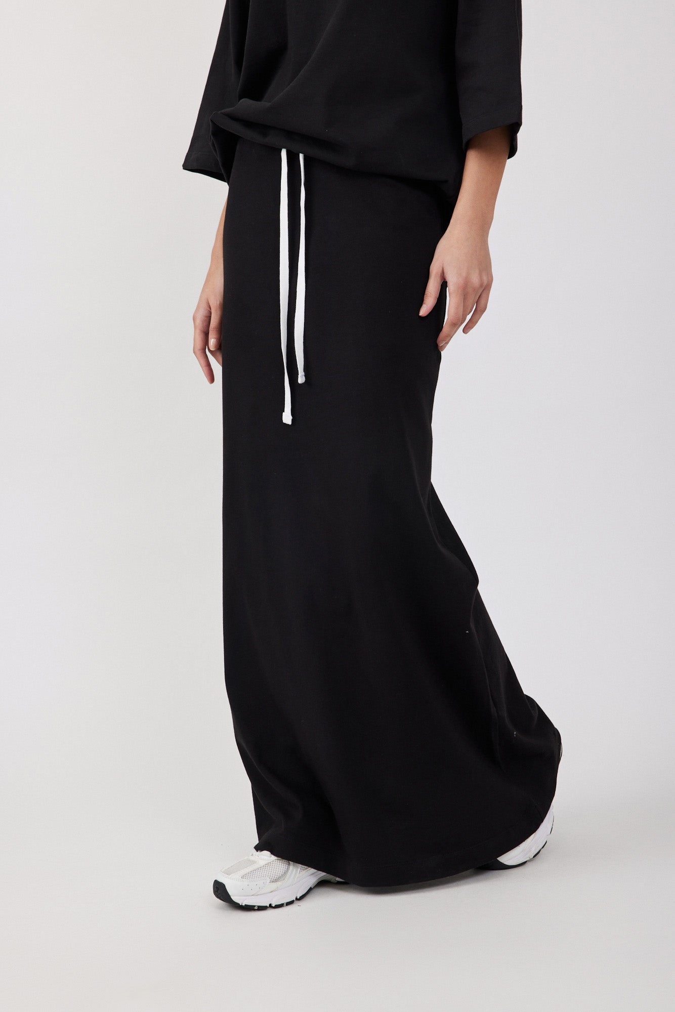 חצאית רוגבי מקסי שרוך לבן