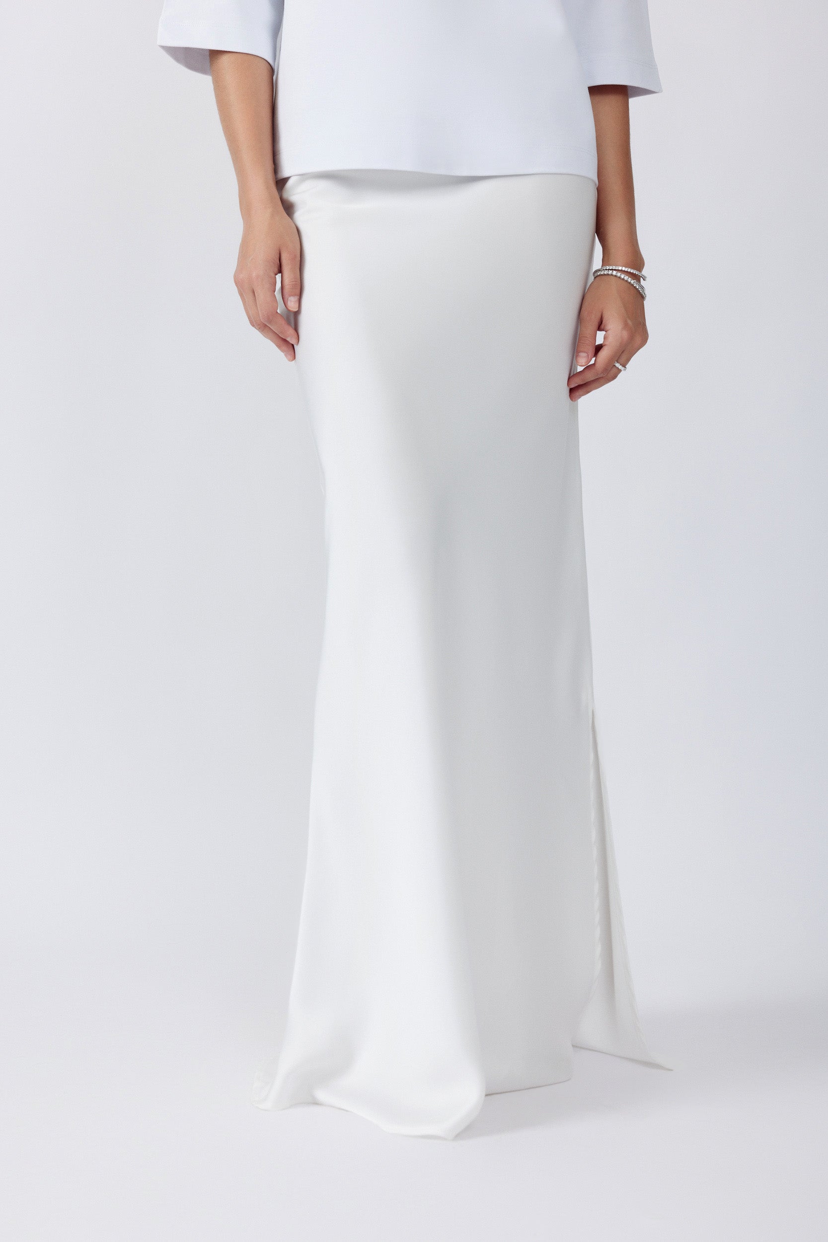 חצאית סאטן מקסי + שסע