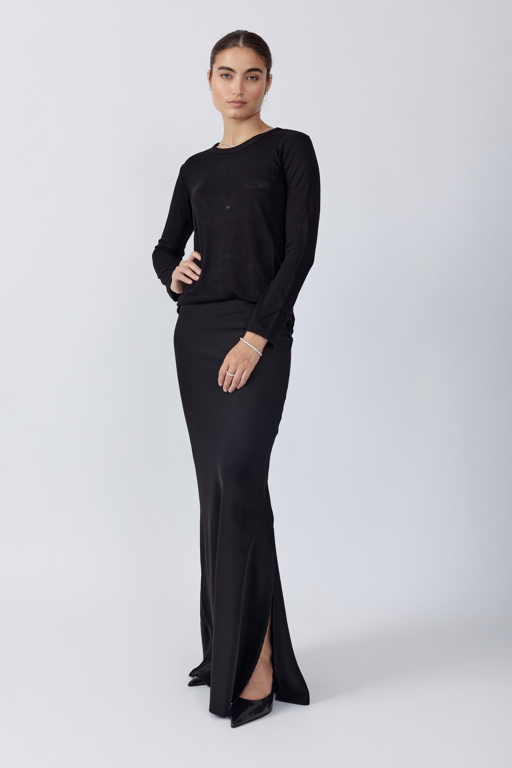 חצאית סאטן מקסי + שסע