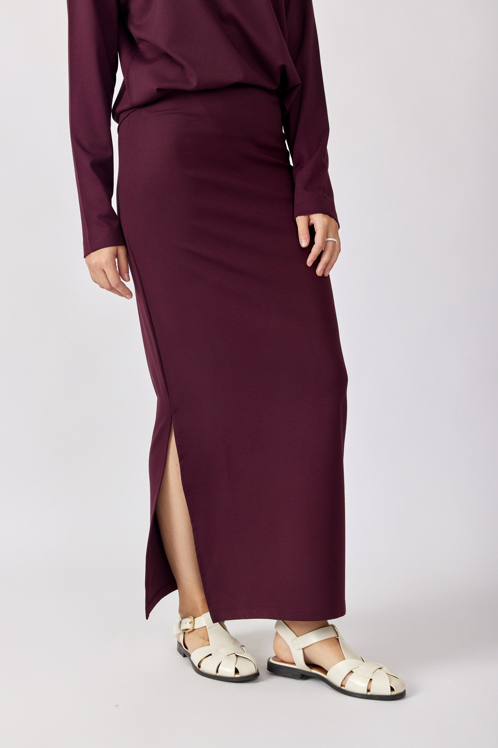 חצאית ג'רסי 3/4+ שסע