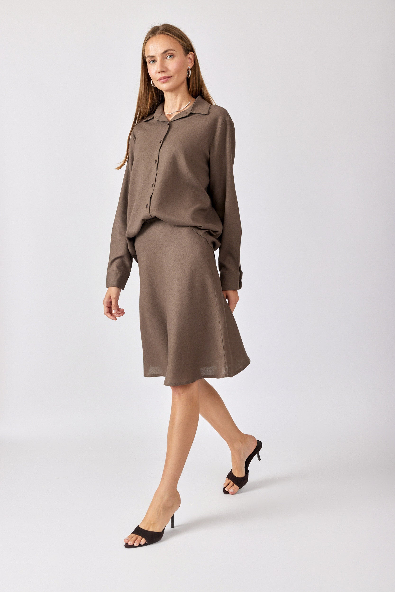 חצאית פשתן קצרה