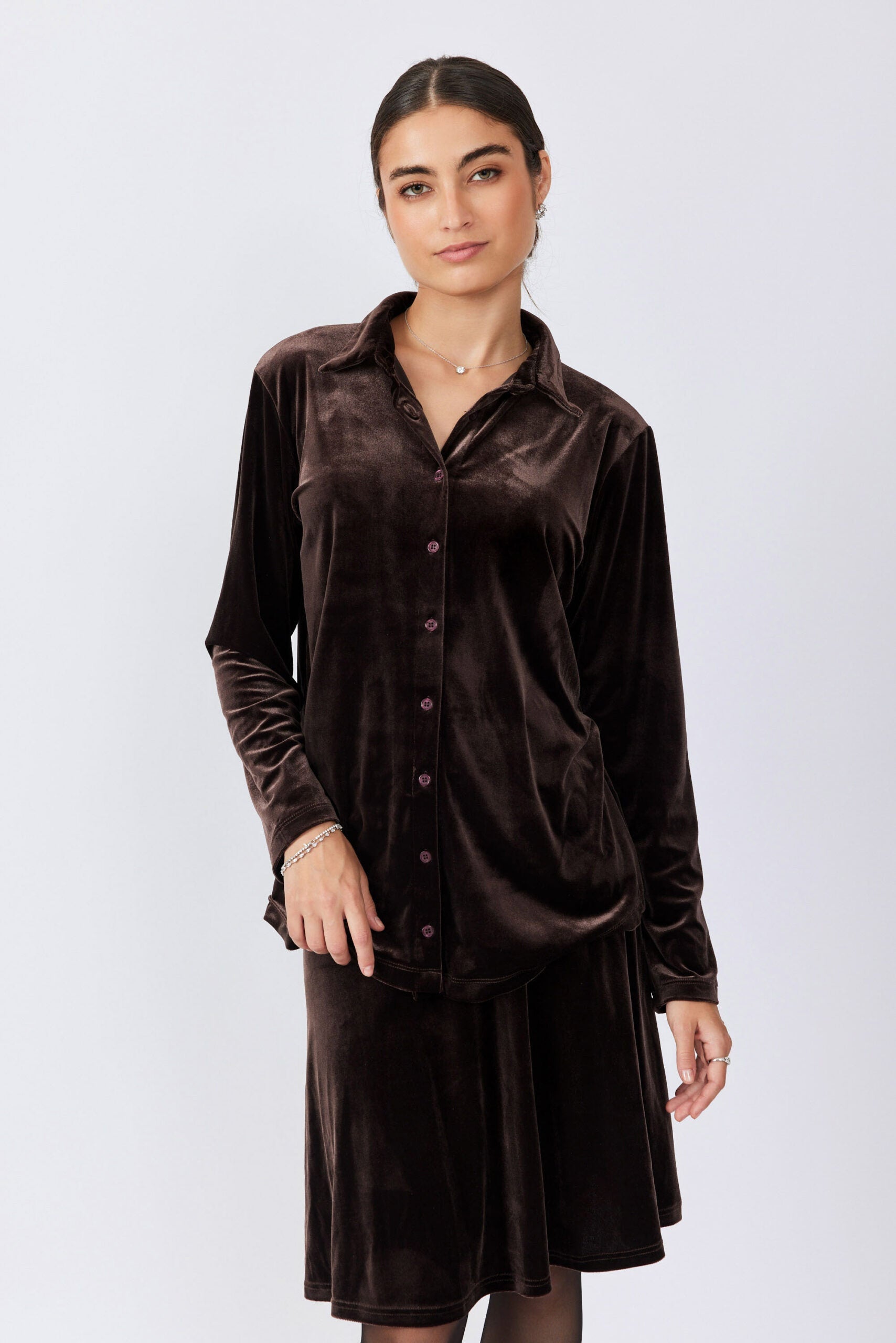 חולצת קטיפה מכופתרת