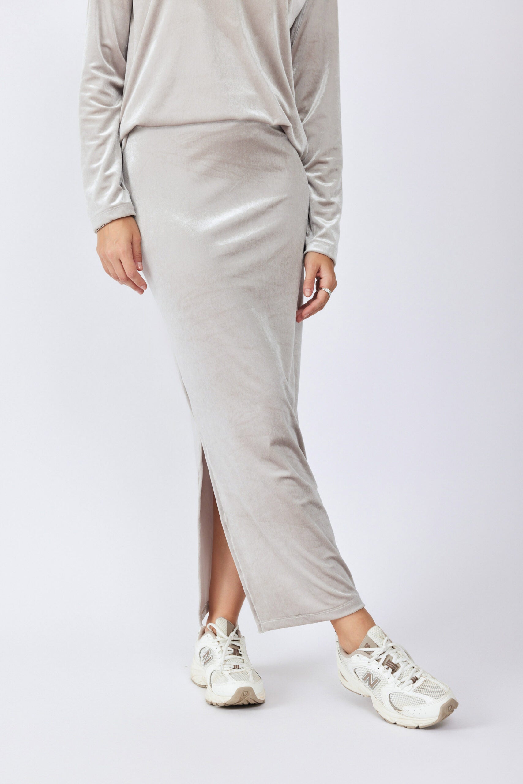 חצאית קטיפה 3/4 + שסע