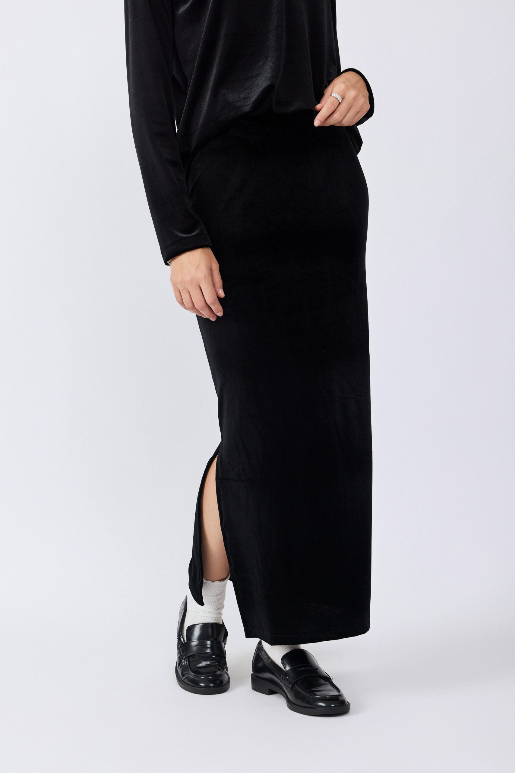 חצאית קטיפה 3/4 + שסע