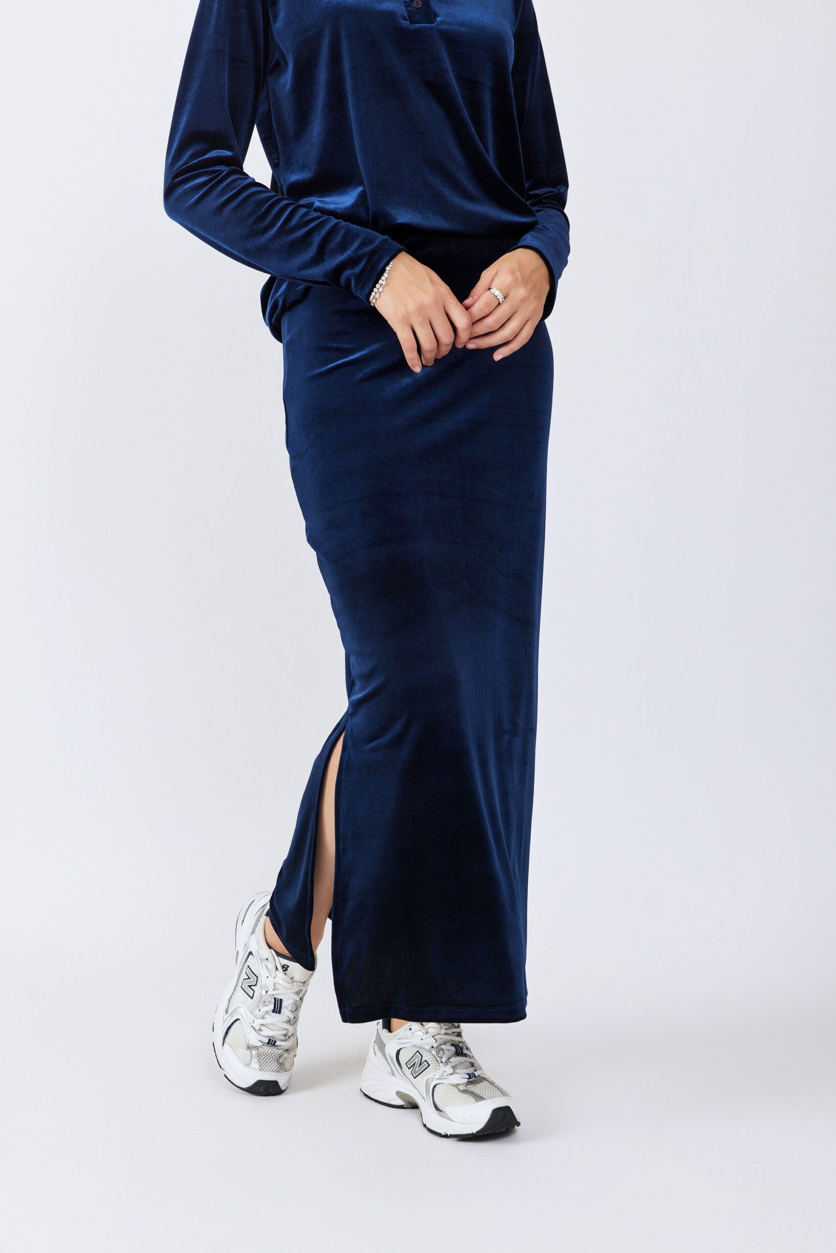 חצאית קטיפה 3/4 + שסע